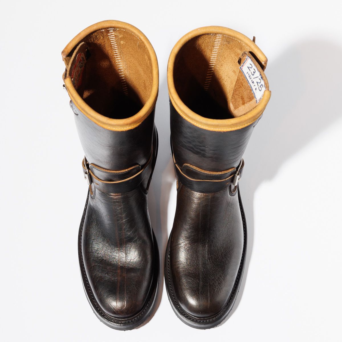 Photo by friendo on October 3, 2022 of the Role Club Anniversary Engineer Boots in Shinki Hand-Finished Black Horsehide.