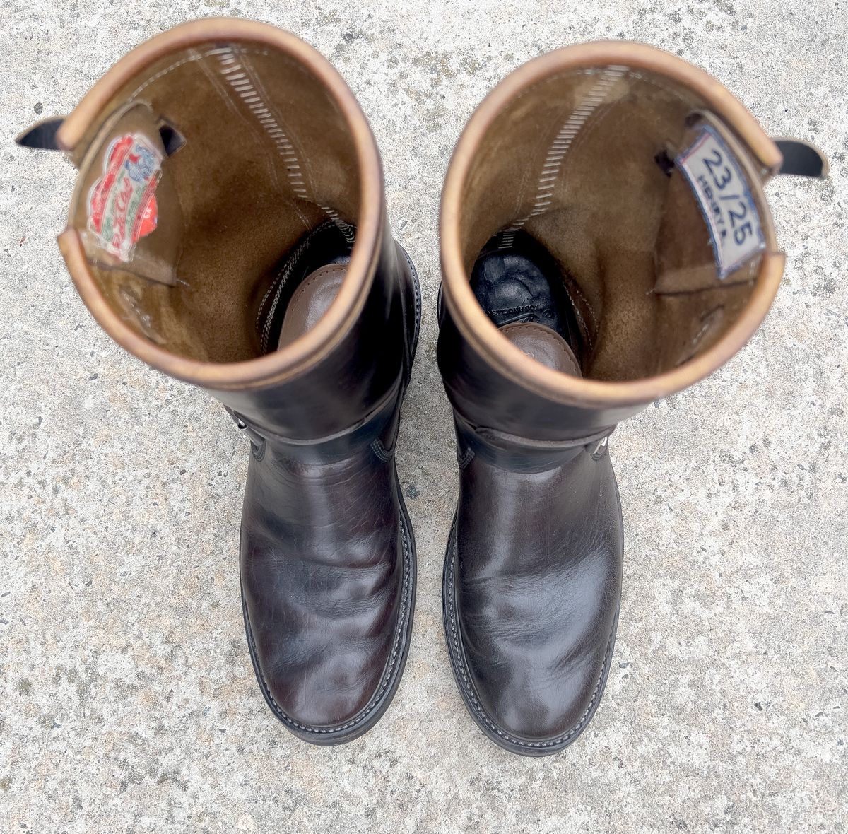 Photo by friendo on January 5, 2023 of the Role Club Anniversary Engineer Boots in Shinki Hand-Finished Black Horsehide.