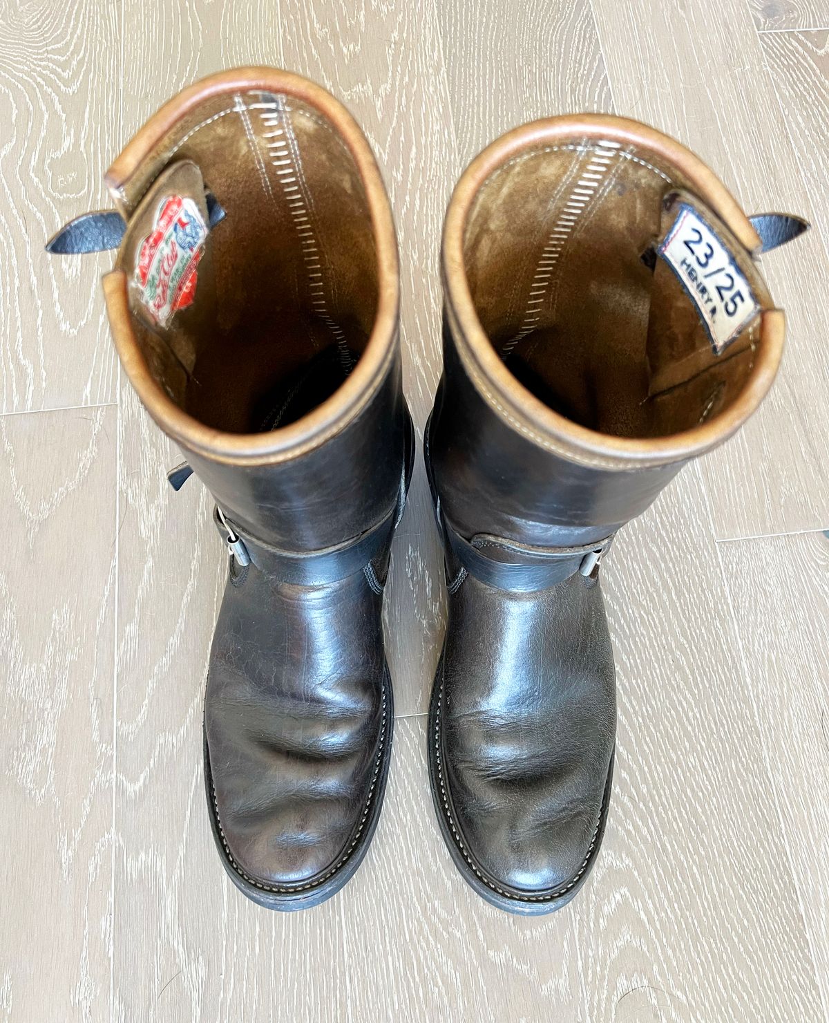 Photo by friendo on February 4, 2023 of the Role Club Anniversary Engineer Boots in Shinki Hand-Finished Black Horsehide.