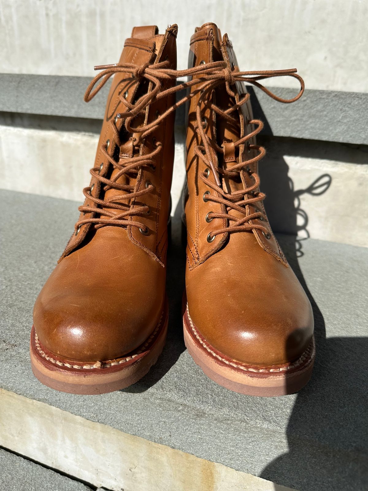Photo by npaust on October 1, 2024 of the Frye Veronica Flex Combat in Vintage Pull-up Leather.