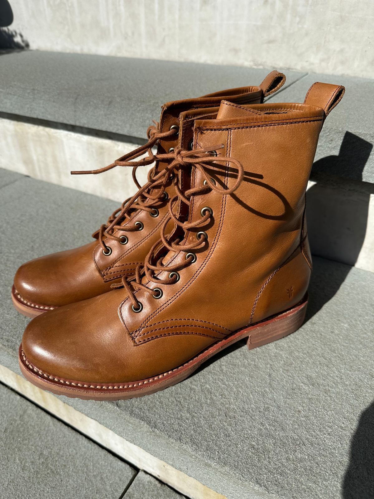 Photo by npaust on October 1, 2024 of the Frye Veronica Flex Combat in Vintage Pull-up Leather.