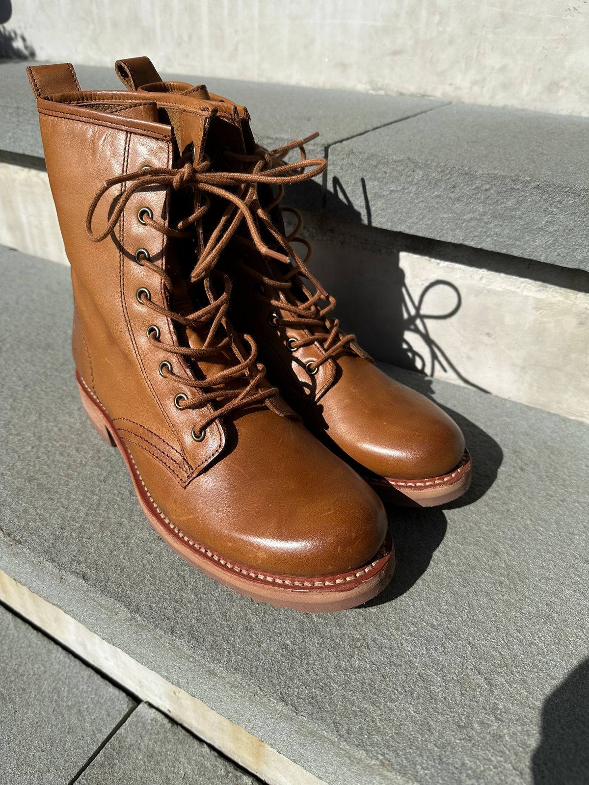 Photo by npaust on October 1, 2024 of the Frye Veronica Flex Combat in Vintage Pull-up Leather.