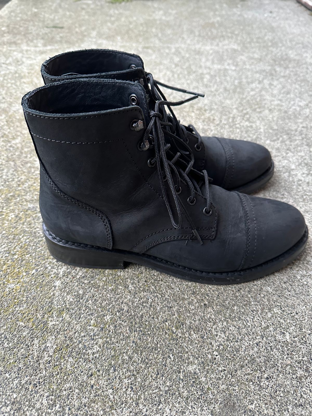 Photo by npaust on December 4, 2023 of the Thursday Captain in Black Matte Rugged & Resilient.