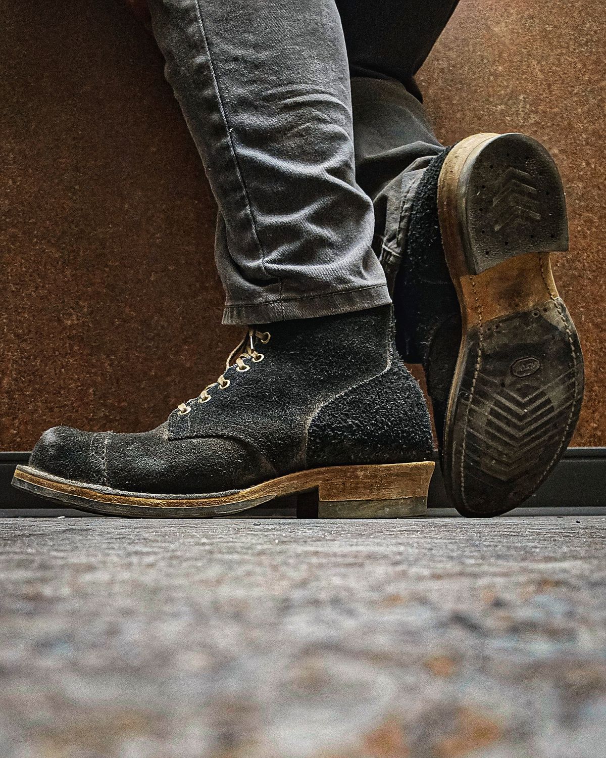 Photo by nobnix on June 17, 2025 of the Viberg Service Boot in Seidel Black Oil Tan Roughout.