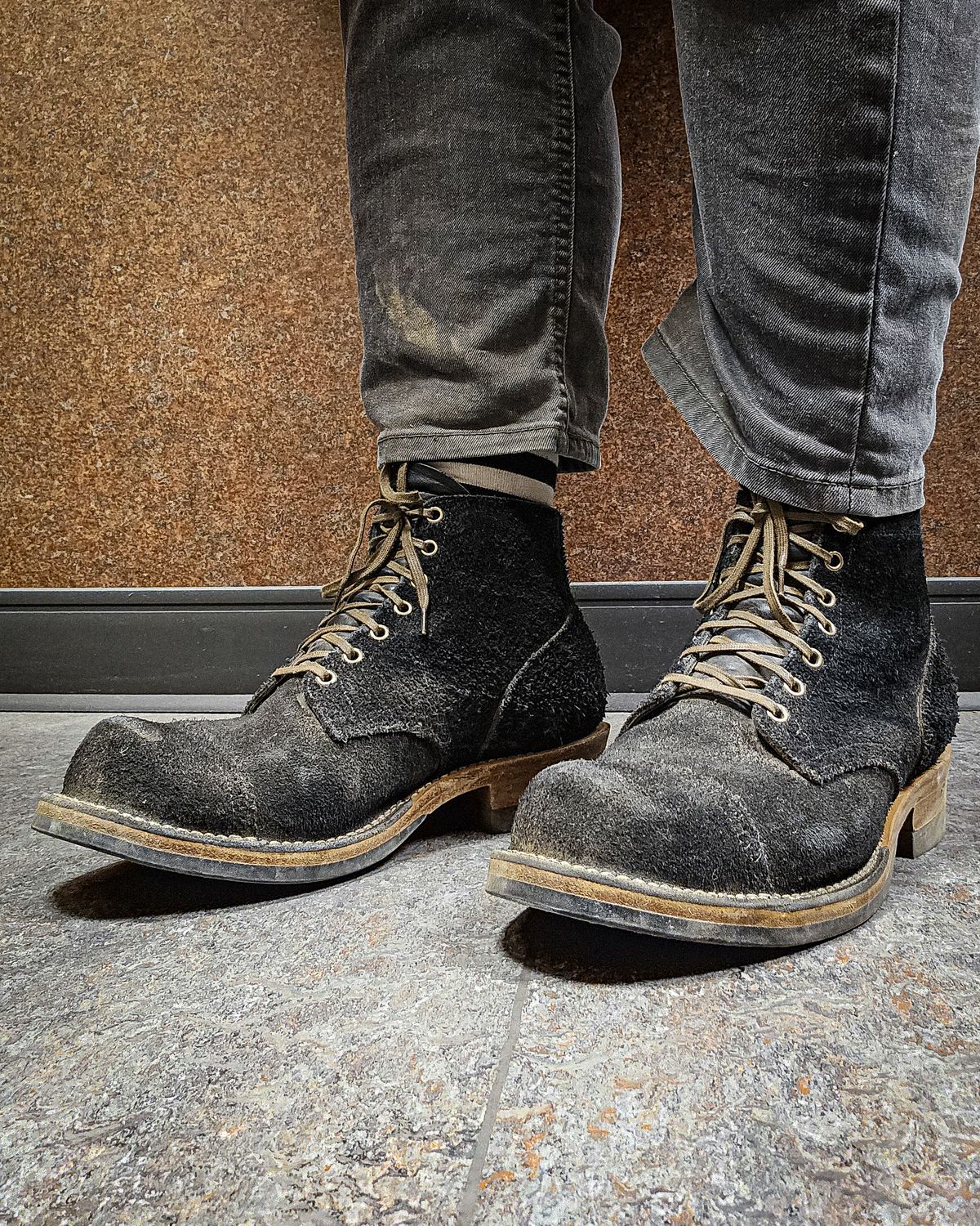 Photo by nobnix on June 17, 2025 of the Viberg Service Boot in Seidel Black Oil Tan Roughout.