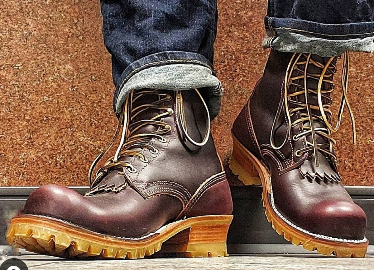 Photo by nobnix on April 2, 2023 of the Nicks Urban Logger in Wickett & Craig Burgundy Oiled Latigo.