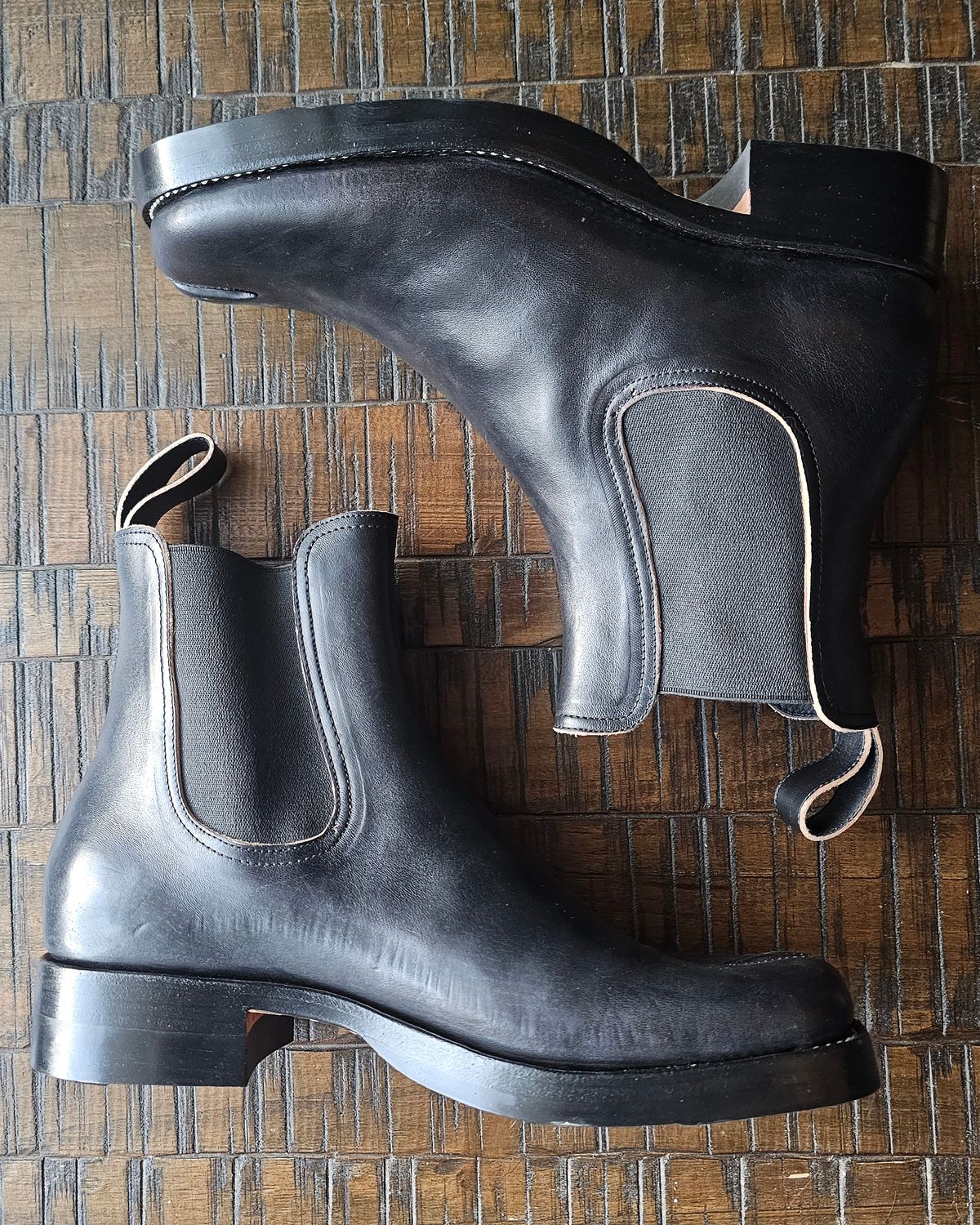 Photo by nobnix on October 1, 2024 of the Briselblack The Seventh TABI in Black-Overdyed Horsebutt.