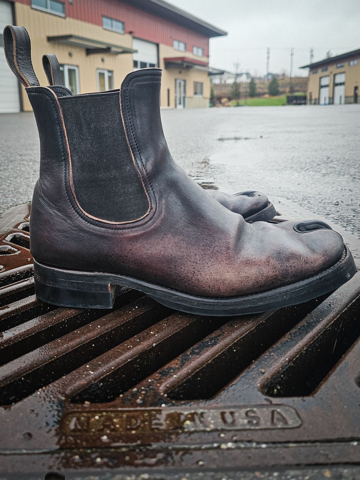 Photo by nobnix on January 5, 2025 of the Briselblack The Seventh TABI in Black-Overdyed Horsebutt.