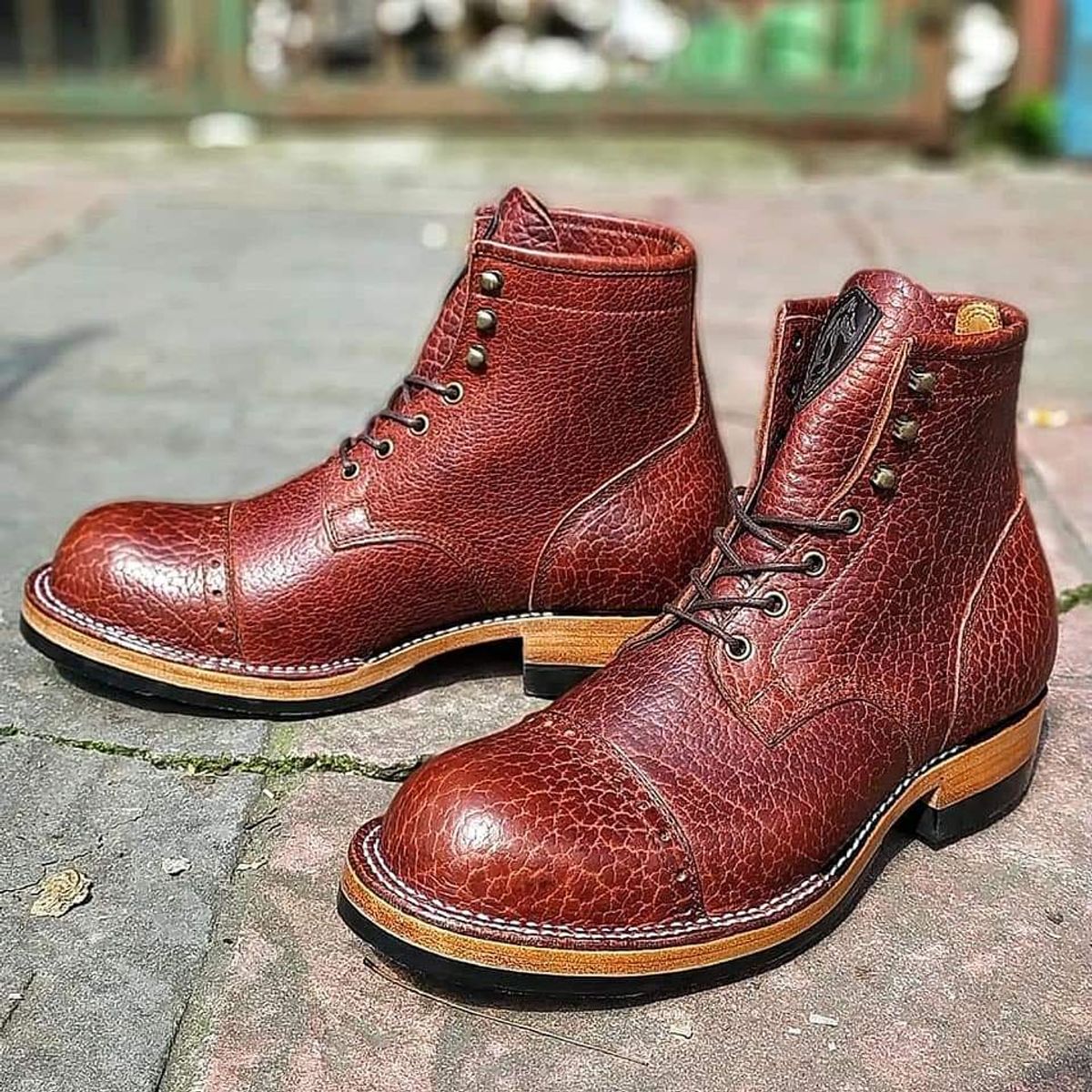 Photo by nobnix on September 24, 2024 of the Prof Barnets Bulky Cap Toe Boots in Seidel Peanut Tuscon Bison.