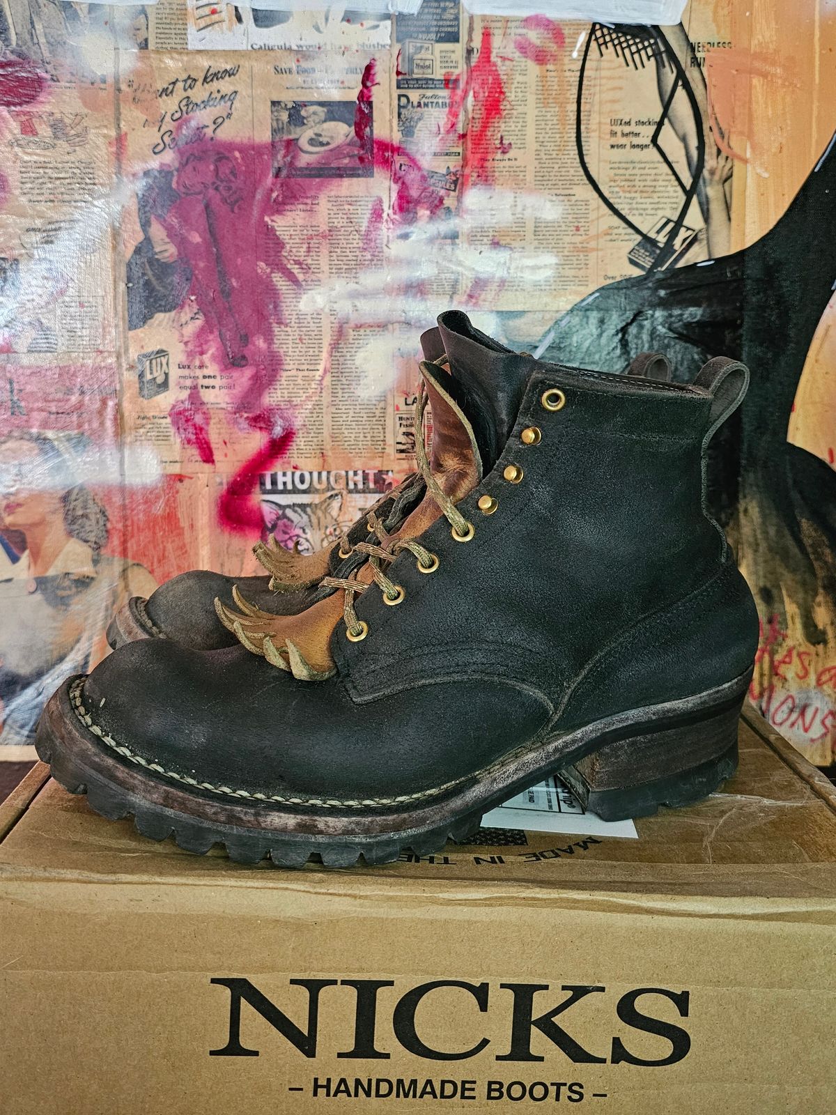 Photo by nobnix on April 2, 2023 of the Nicks Urban Logger in Seidel MaxSupport Black Roughout.