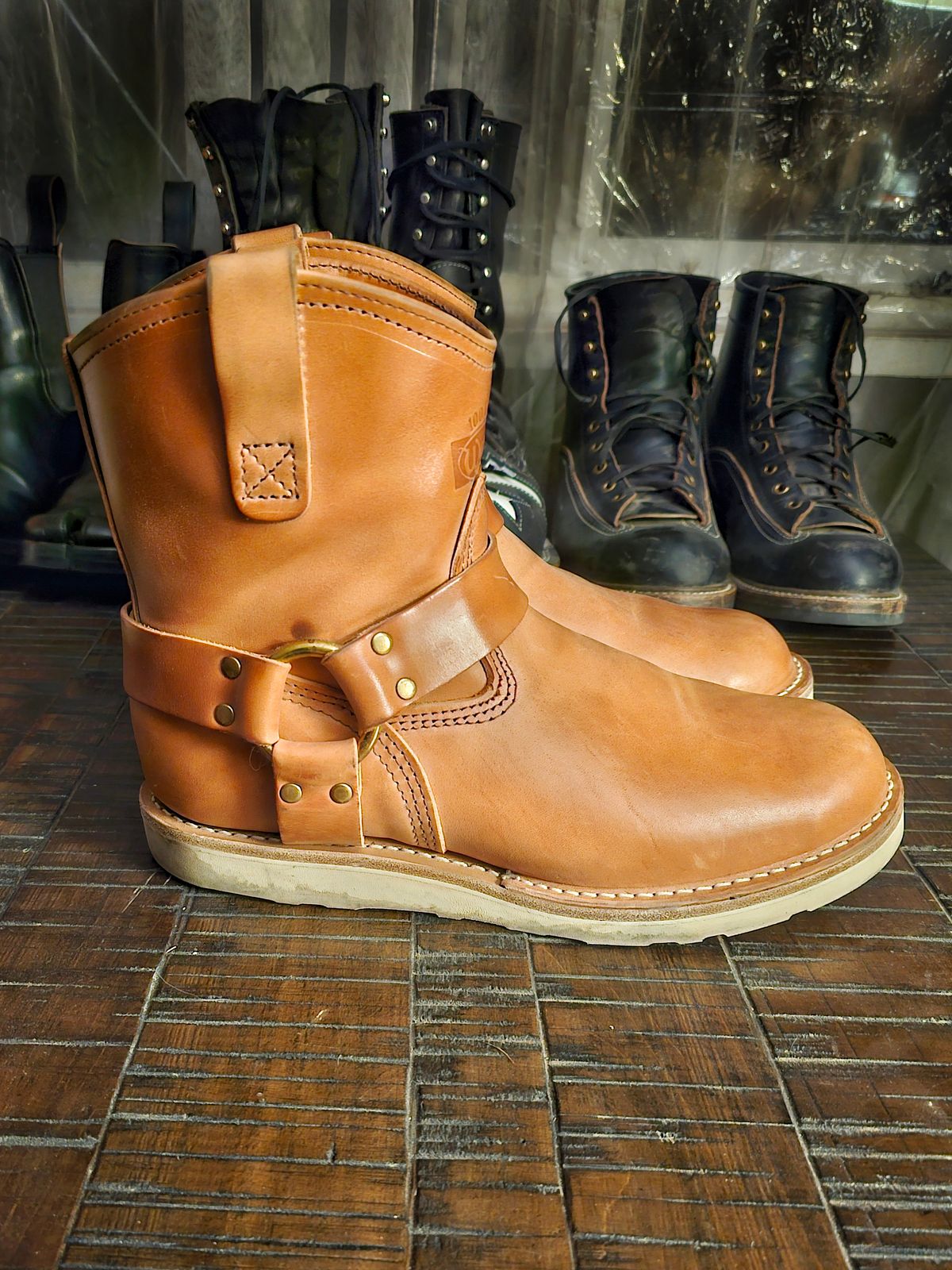 Photo by nobnix on December 8, 2024 of the Wesco X The Shop Vancouver Shorty Mo in Maryam Veg Tanned Natural Horsehide.