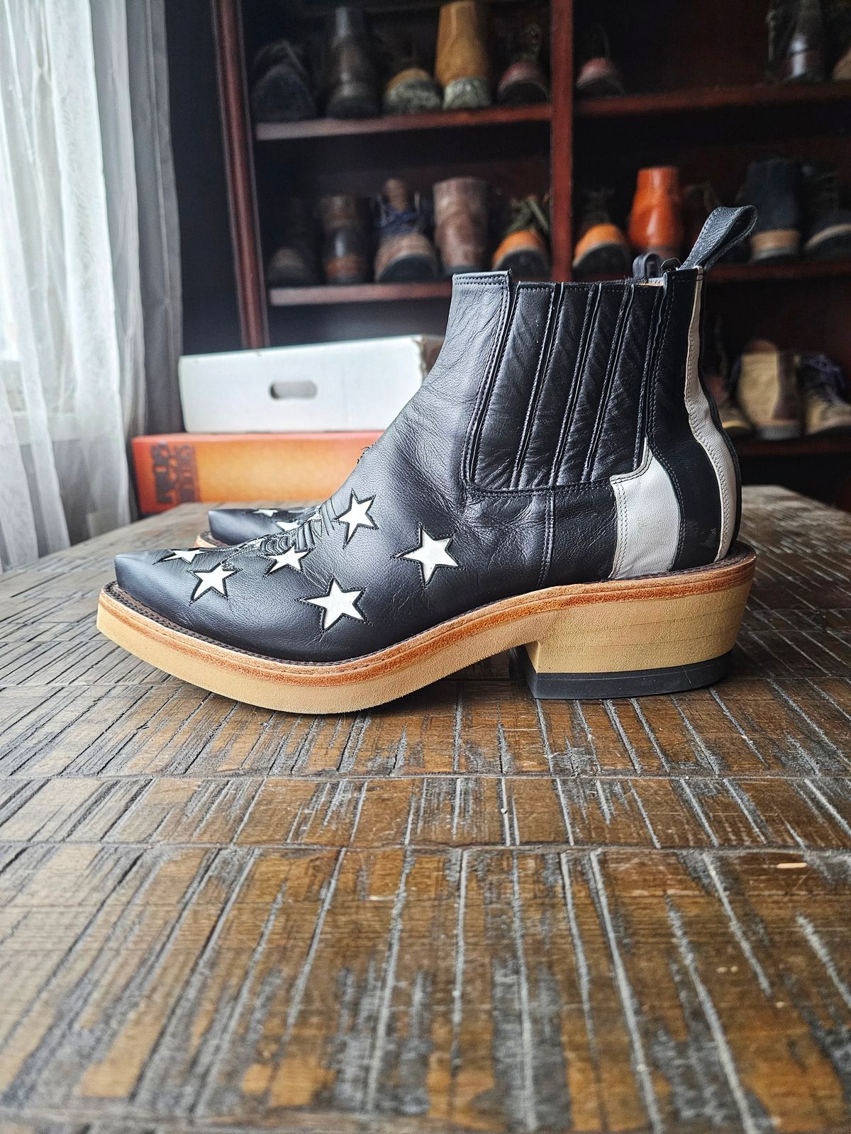 Photo by nobnix on December 7, 2025 of the Rios of Mercedes Takahiro Miyashita THE SOLOIST western Ankle Boots in Black Kidskin.