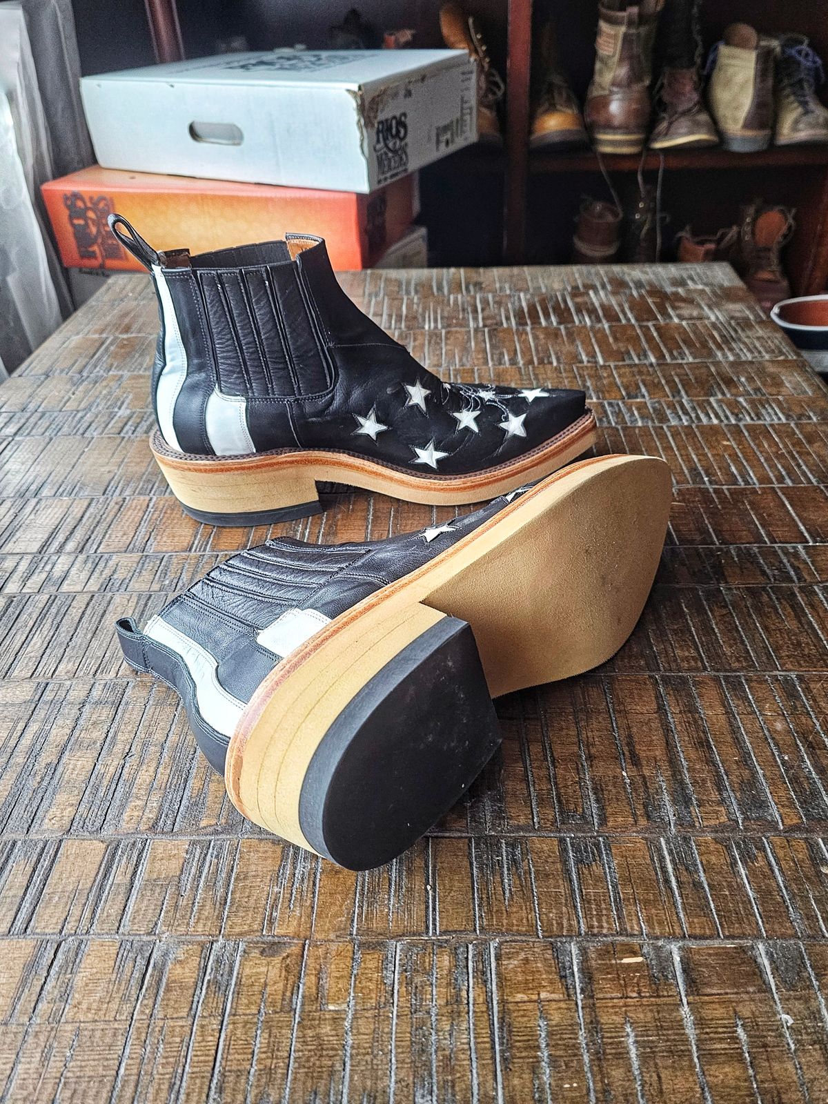 Photo by nobnix on December 7, 2025 of the Rios of Mercedes Takahiro Miyashita THE SOLOIST western Ankle Boots in Black Kidskin.