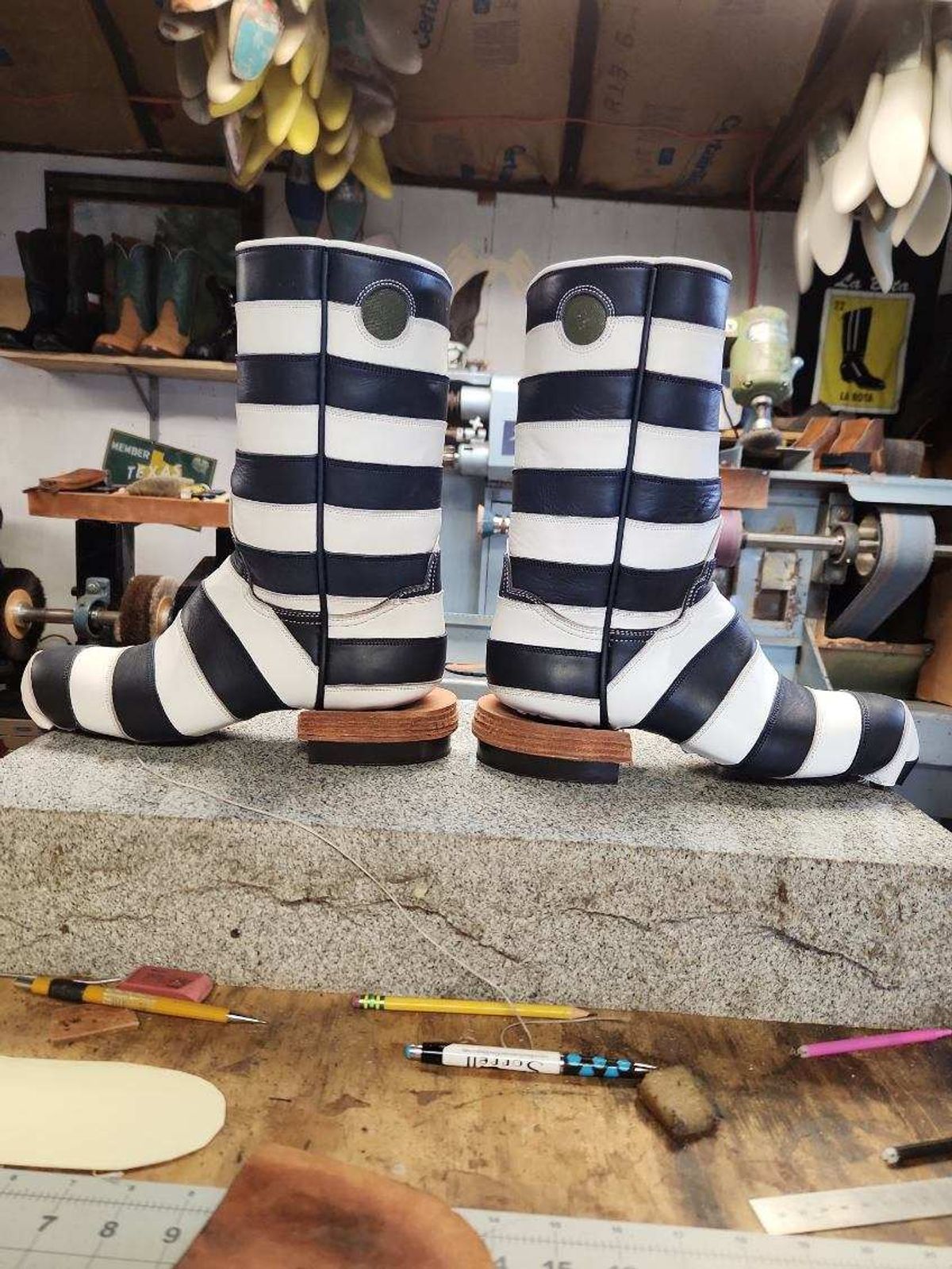 Photo by nobnix on September 25, 2023 of the Open Road Boots Striped in Navy Glass Calf, White Chrome Tanned.