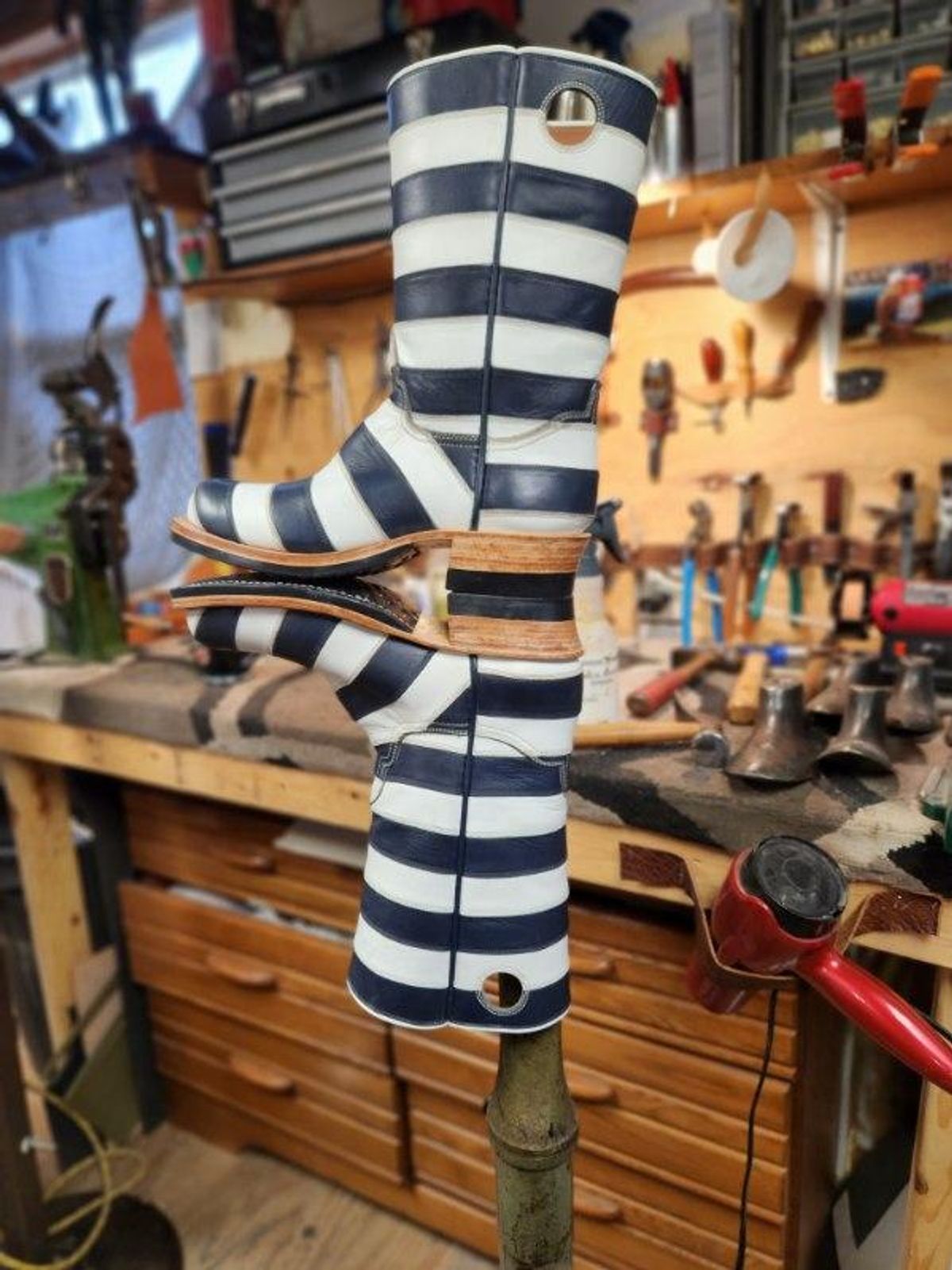 Photo by nobnix on October 12, 2023 of the Open Road Boots Striped in Navy Glass Calf, White Chrome Tanned.