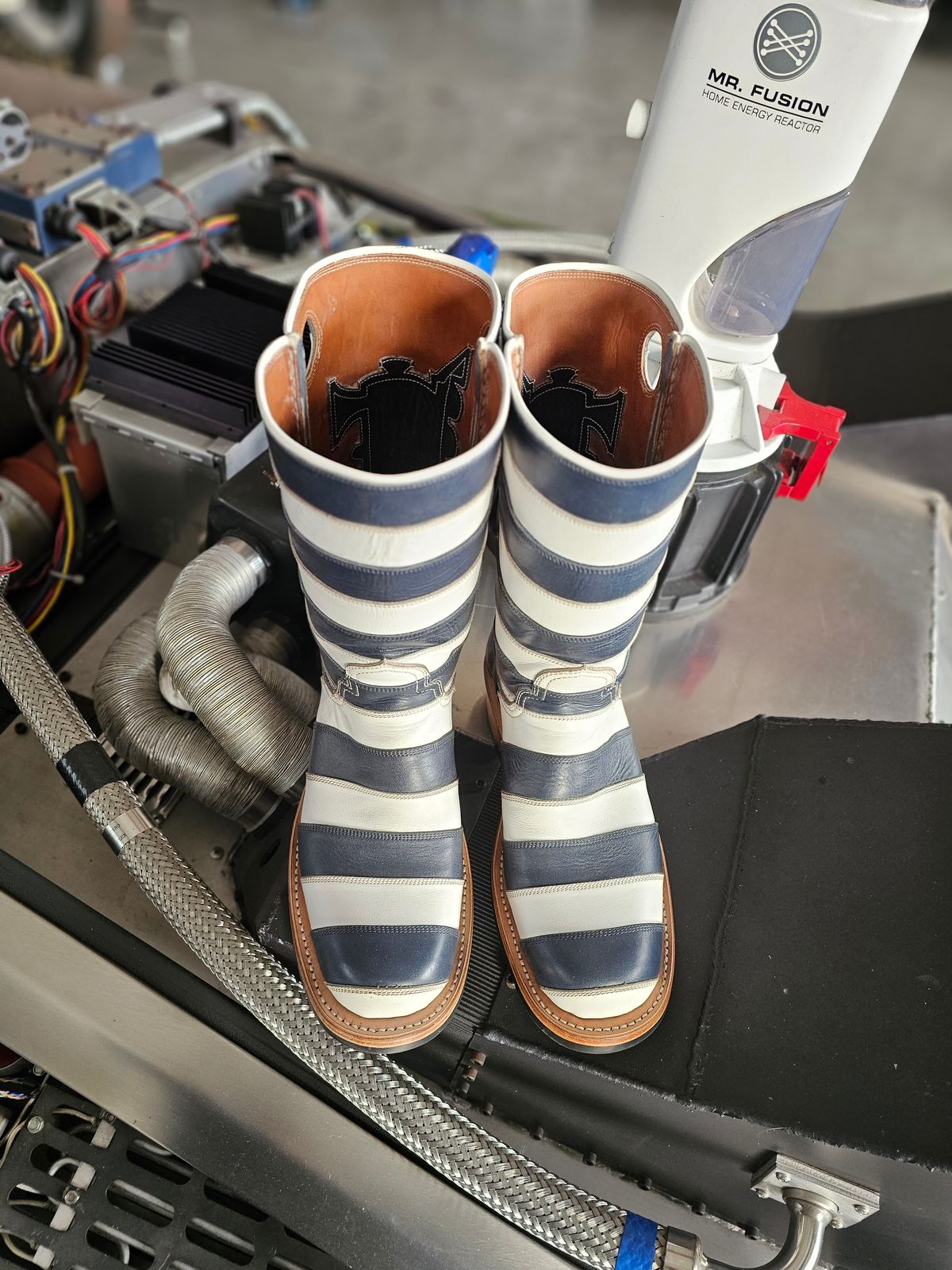 Photo by nobnix on November 1, 2023 of the Open Road Boots Striped in Navy Glass Calf, White Chrome Tanned.