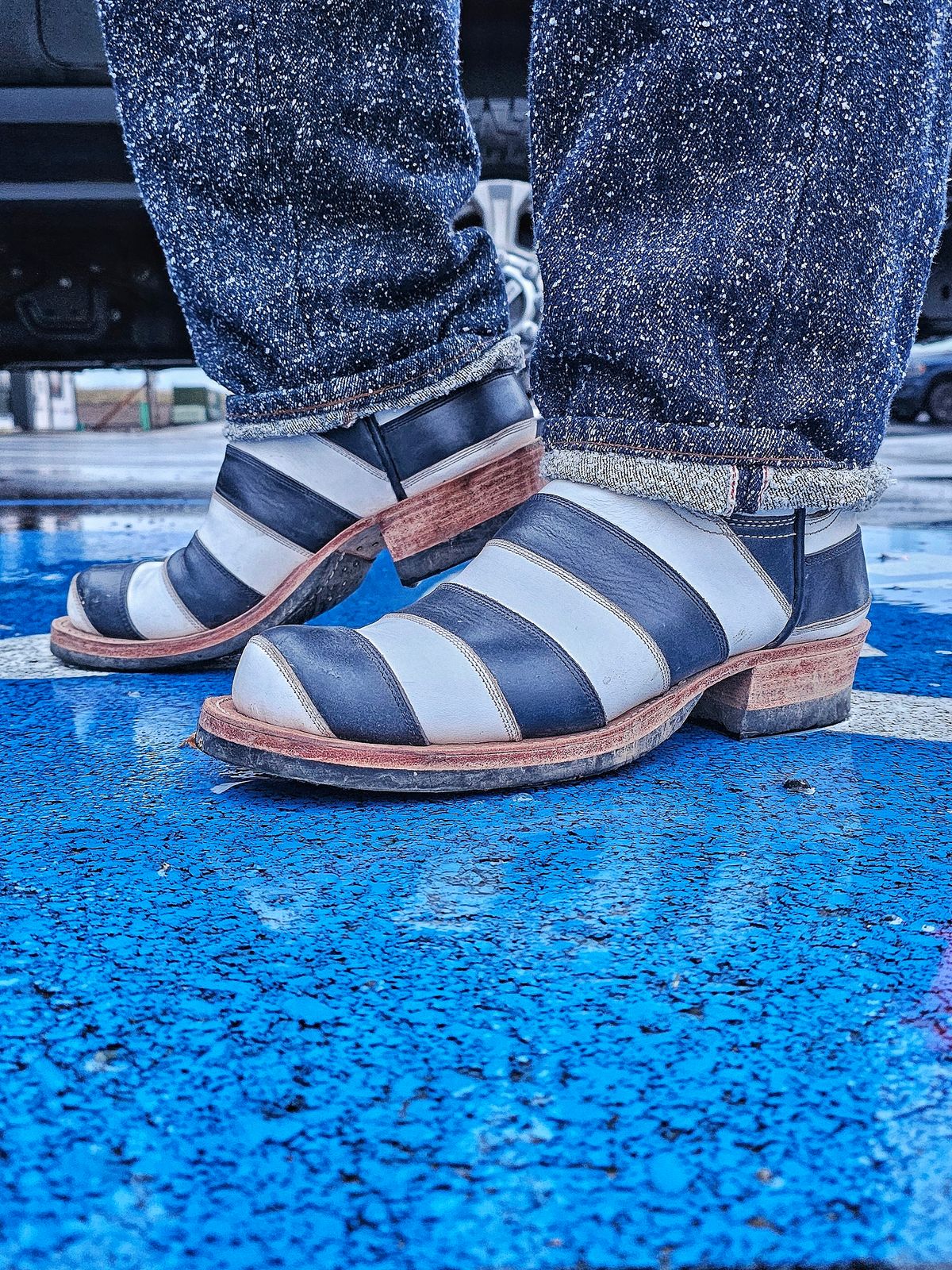 Photo by nobnix on December 20, 2023 of the Open Road Boots Striped in Navy Glass Calf, White Chrome Tanned.