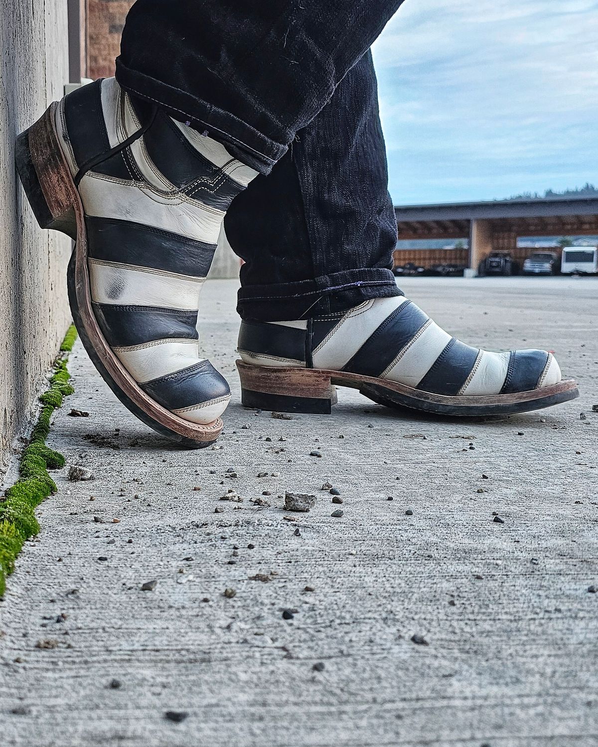 Photo by nobnix on January 3, 2024 of the Open Road Boots Striped in Navy Glass Calf, White Chrome Tanned.