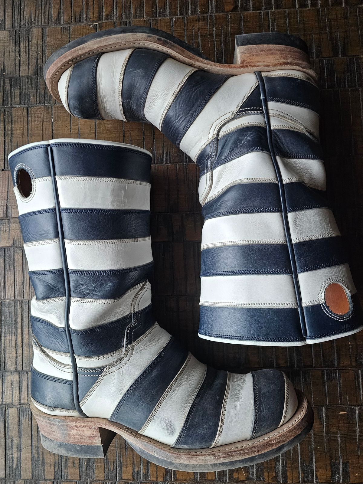 Photo by nobnix on January 3, 2024 of the Open Road Boots Striped in Navy Glass Calf, White Chrome Tanned.