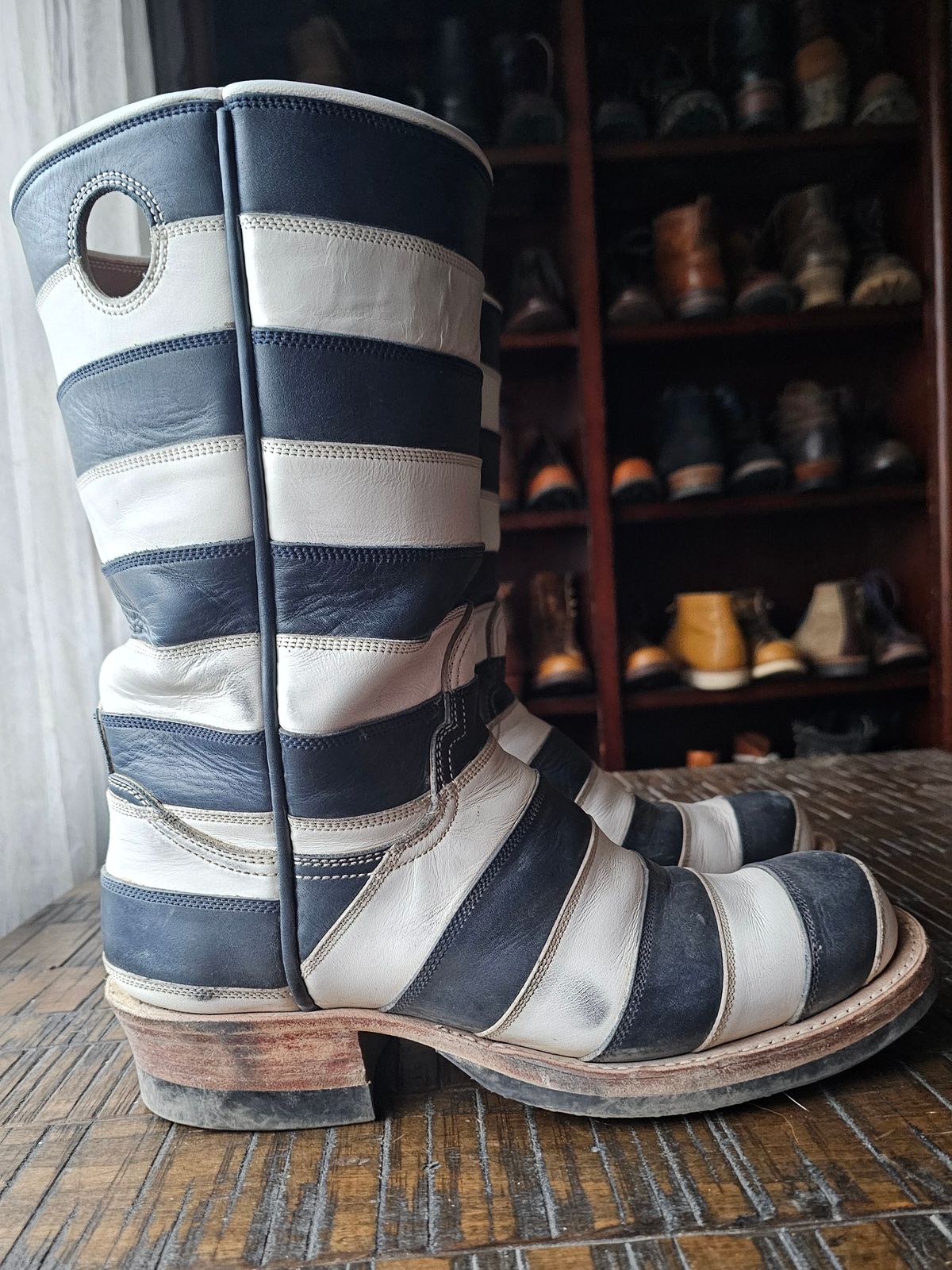 Photo by nobnix on January 3, 2024 of the Open Road Boots Striped in Navy Glass Calf, White Chrome Tanned.