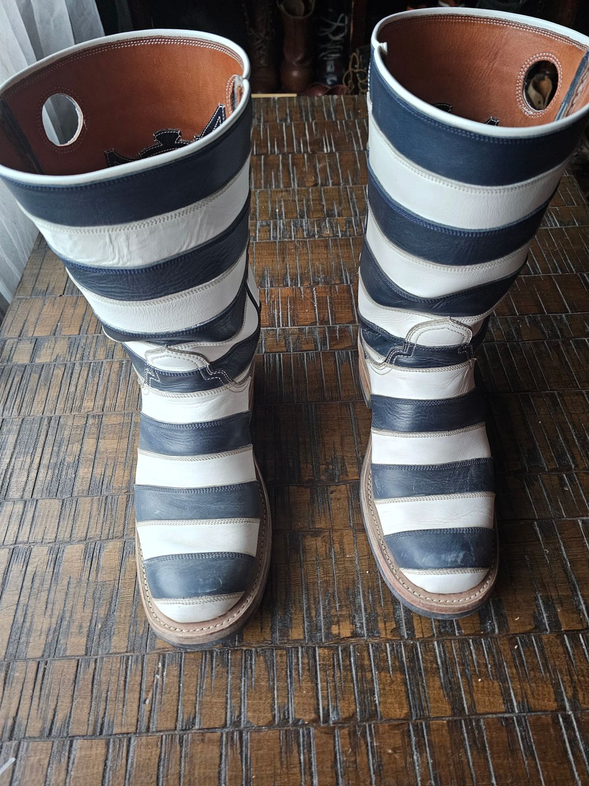 Photo by nobnix on January 3, 2024 of the Open Road Boots Striped in Navy Glass Calf, White Chrome Tanned.