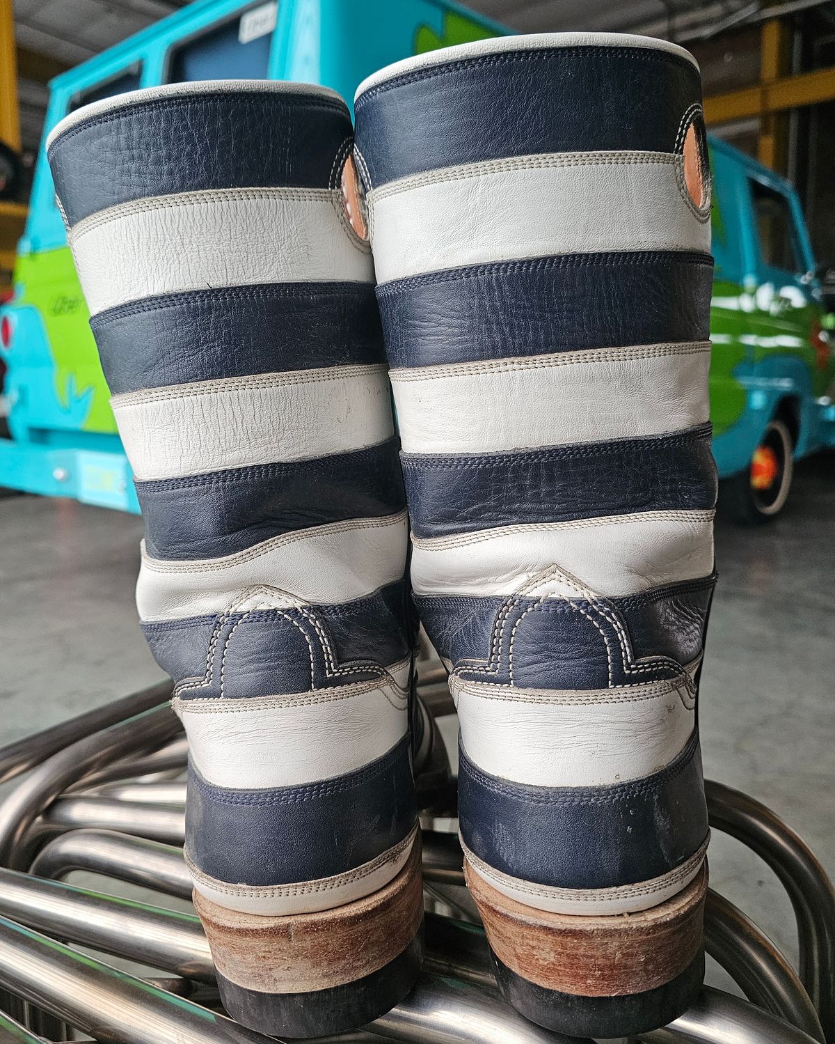 Photo by nobnix on February 2, 2024 of the Open Road Boots Striped in Navy Glass Calf, White Chrome Tanned.