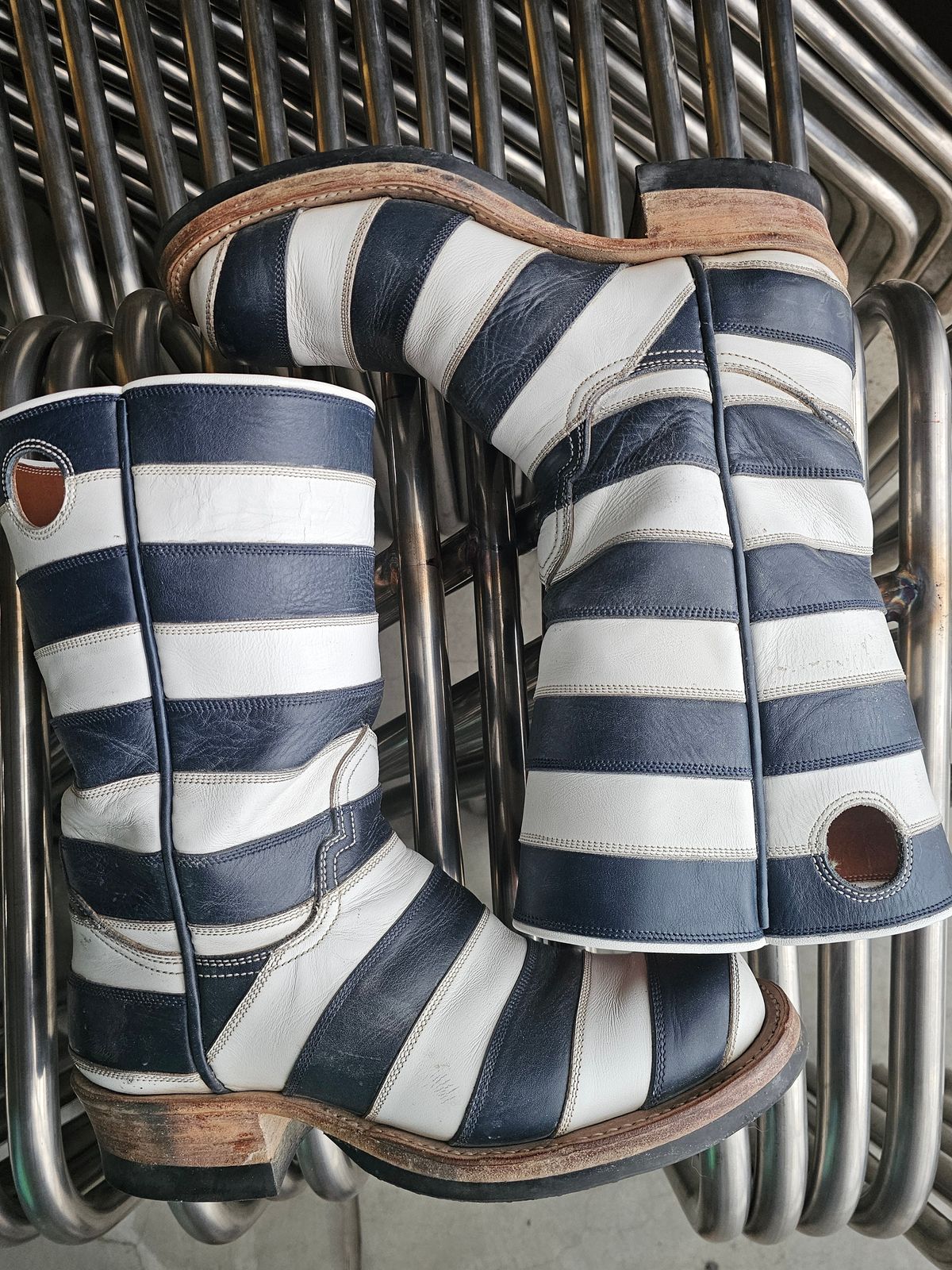 Photo by nobnix on February 2, 2024 of the Open Road Boots Striped in Navy Glass Calf, White Chrome Tanned.