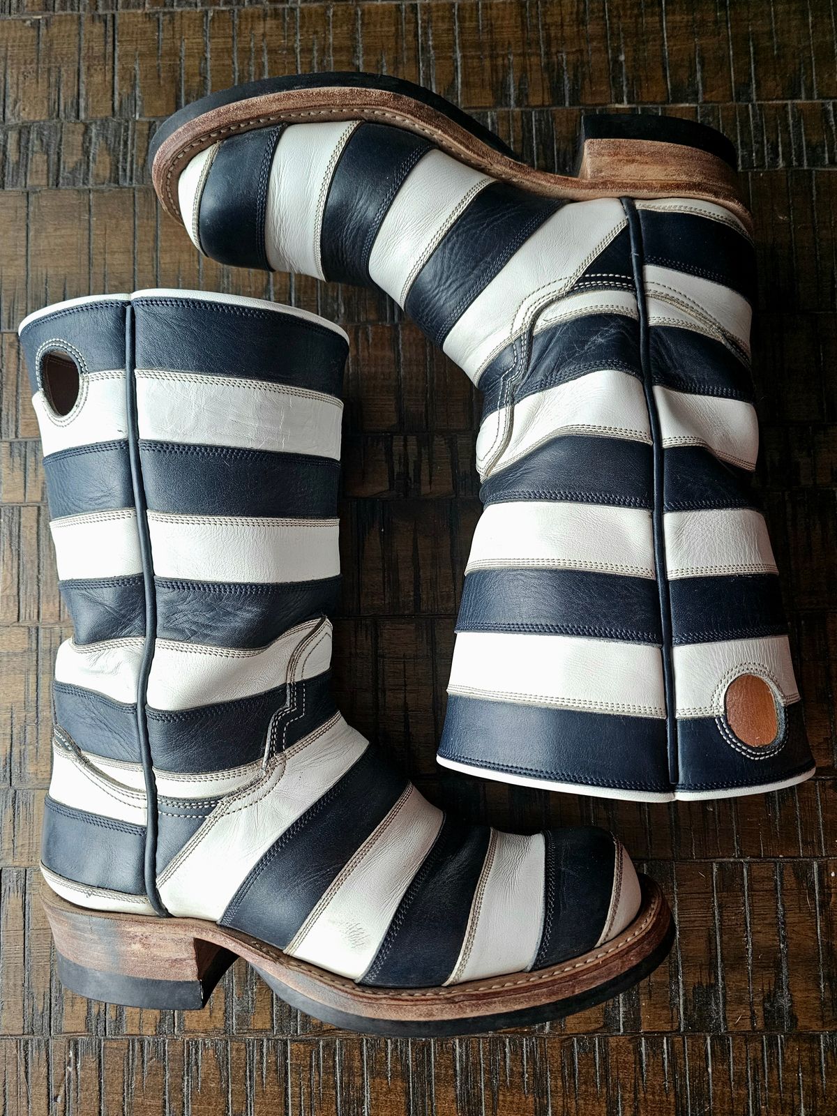 Photo by nobnix on March 4, 2024 of the Open Road Boots Striped in Navy Glass Calf, White Chrome Tanned.