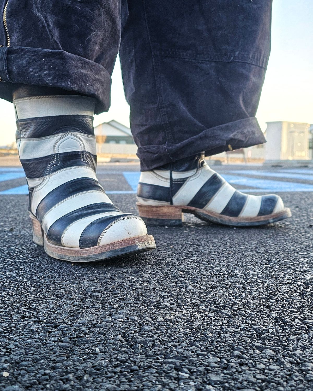 Photo by nobnix on March 30, 2024 of the Open Road Boots Striped in Navy Glass Calf, White Chrome Tanned.