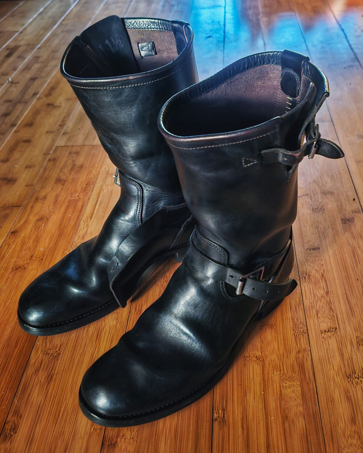 Photo by nobnix on July 1, 2025 of the SKOOB Wander Engineer Boots in Black Italian Horsebutt.