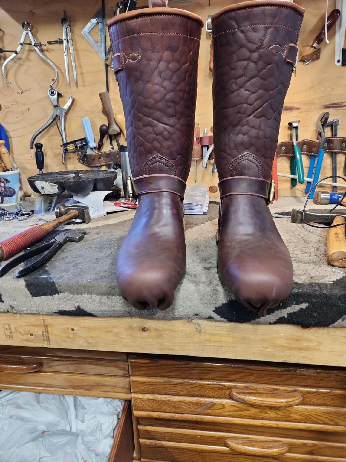 Photo by nobnix on May 15, 2024 of the OPEN ROAD CUSTOM BOOTS Engineer in Crude Culatta Horse Doublebutt "Brandy".