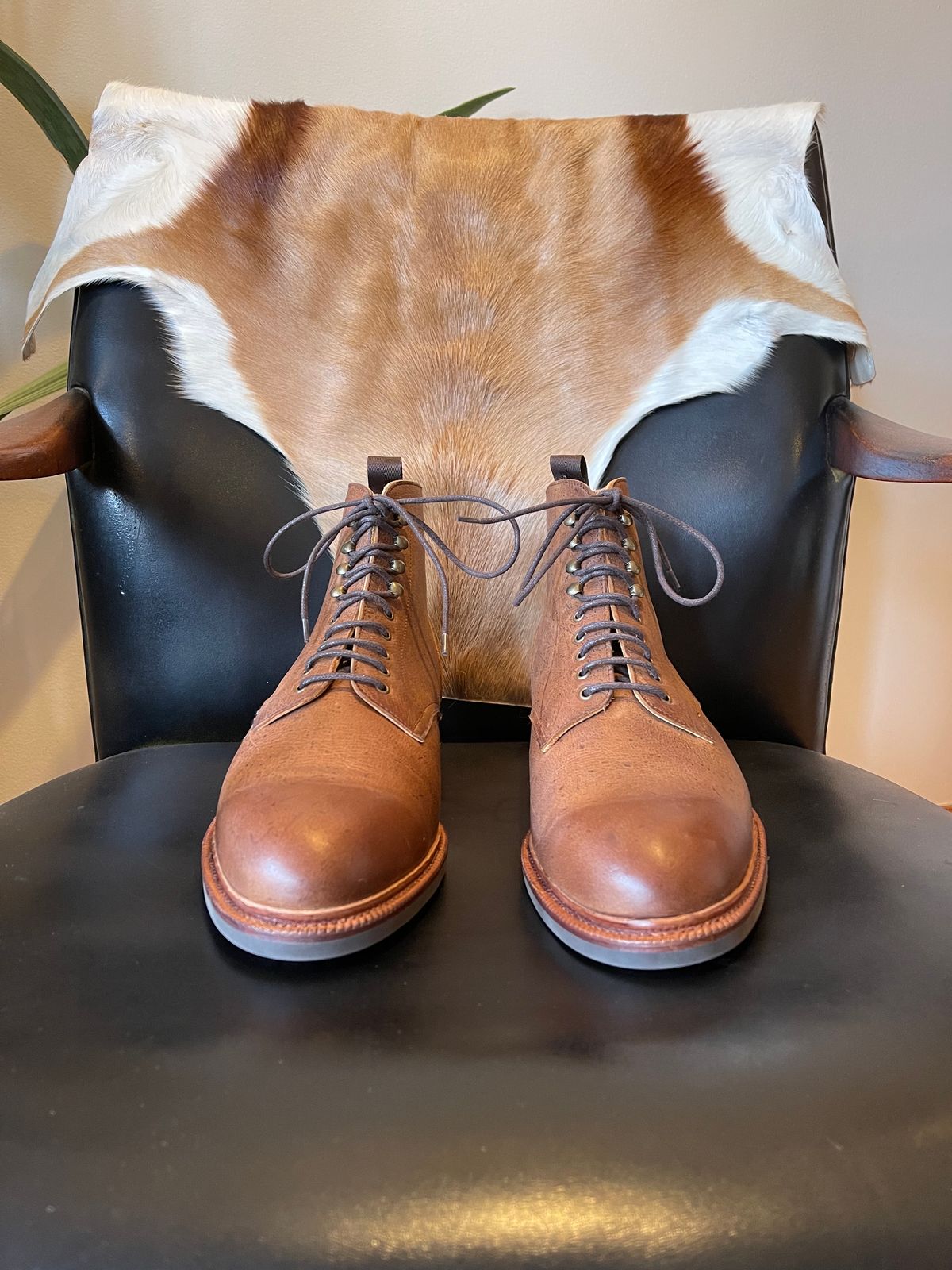 Photo by slypig on November 4, 2023 of the Meermin Service Boot in C.F. Stead Autumn Spice Waxed Kudu.