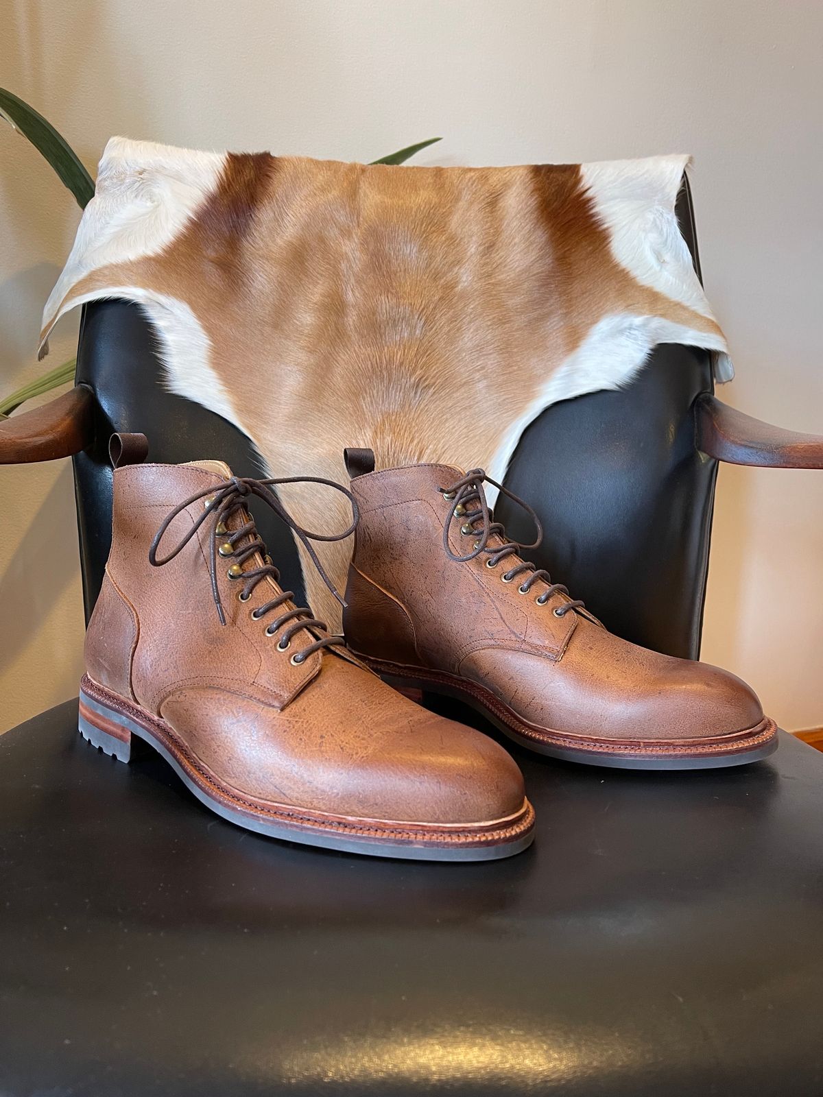 Photo by slypig on November 4, 2023 of the Meermin Service Boot in C.F. Stead Autumn Spice Waxed Kudu.