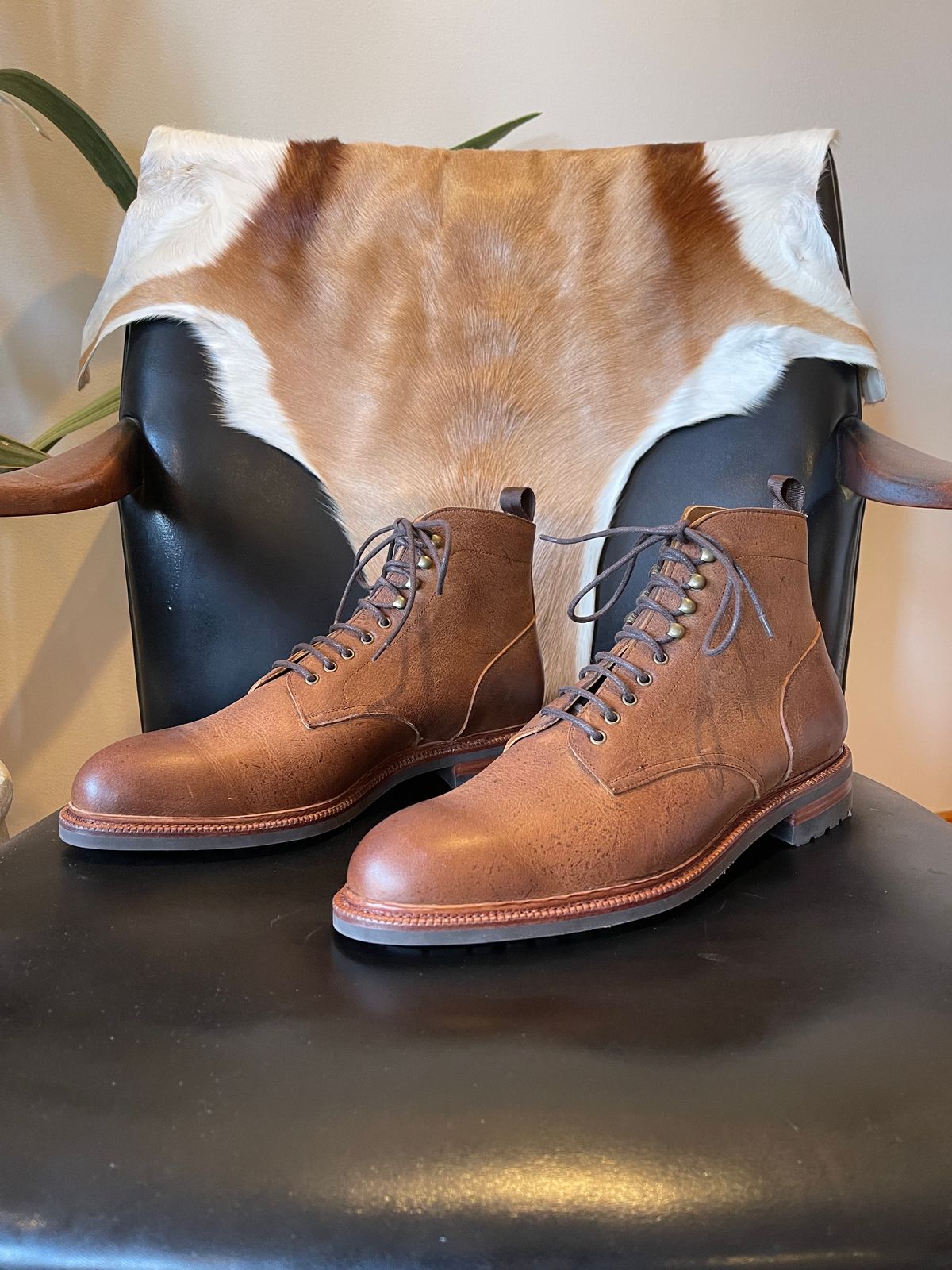 Photo by slypig on November 4, 2023 of the Meermin Service Boot in C.F. Stead Autumn Spice Waxed Kudu.