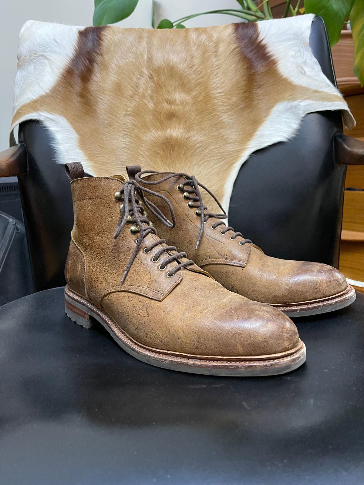 Photo by slypig on January 6, 2024 of the Meermin Service Boot in C.F. Stead Autumn Spice Waxed Kudu.