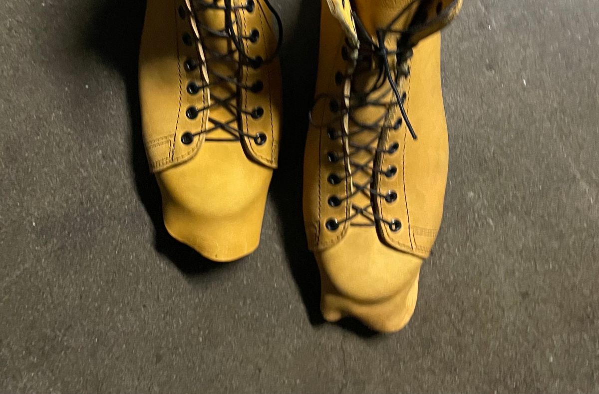 Photo by FrankLeeFineLeathers on October 11, 2023 of the Wesco Unknown Model in Maryam Banana Horsebutt.