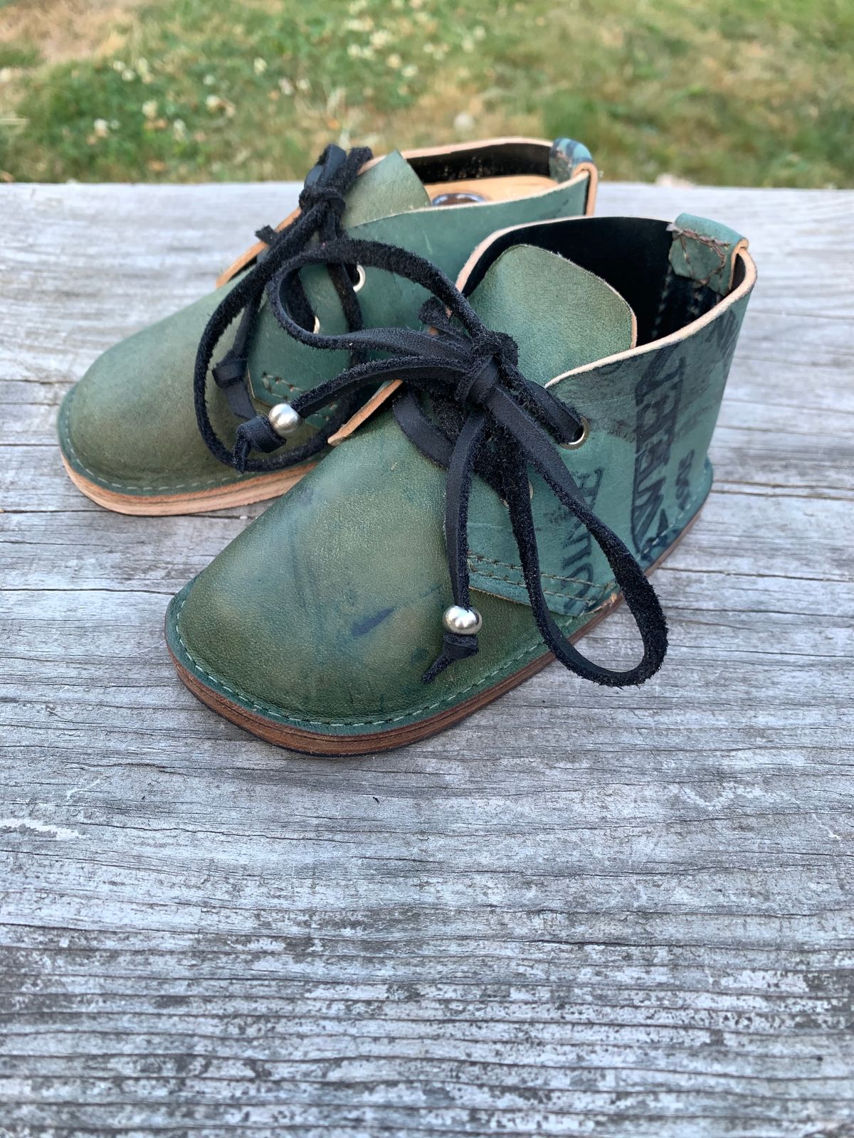 Photo by FrankLeeFineLeathers on August 31, 2020 of the Self-Made chukka in Horween Reverse Shell Cordovan.
