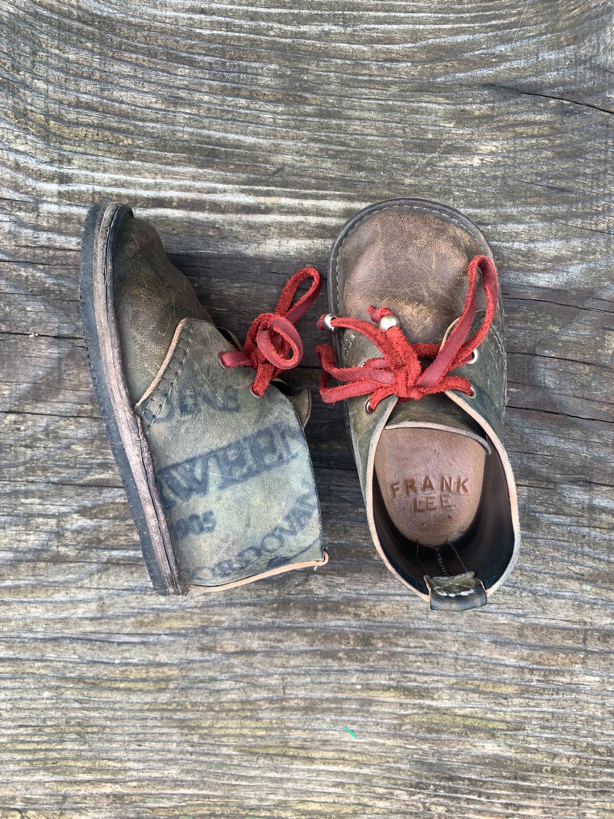 Photo by FrankLeeFineLeathers on February 25, 2021 of the Self-Made chukka in Horween Reverse Shell Cordovan.