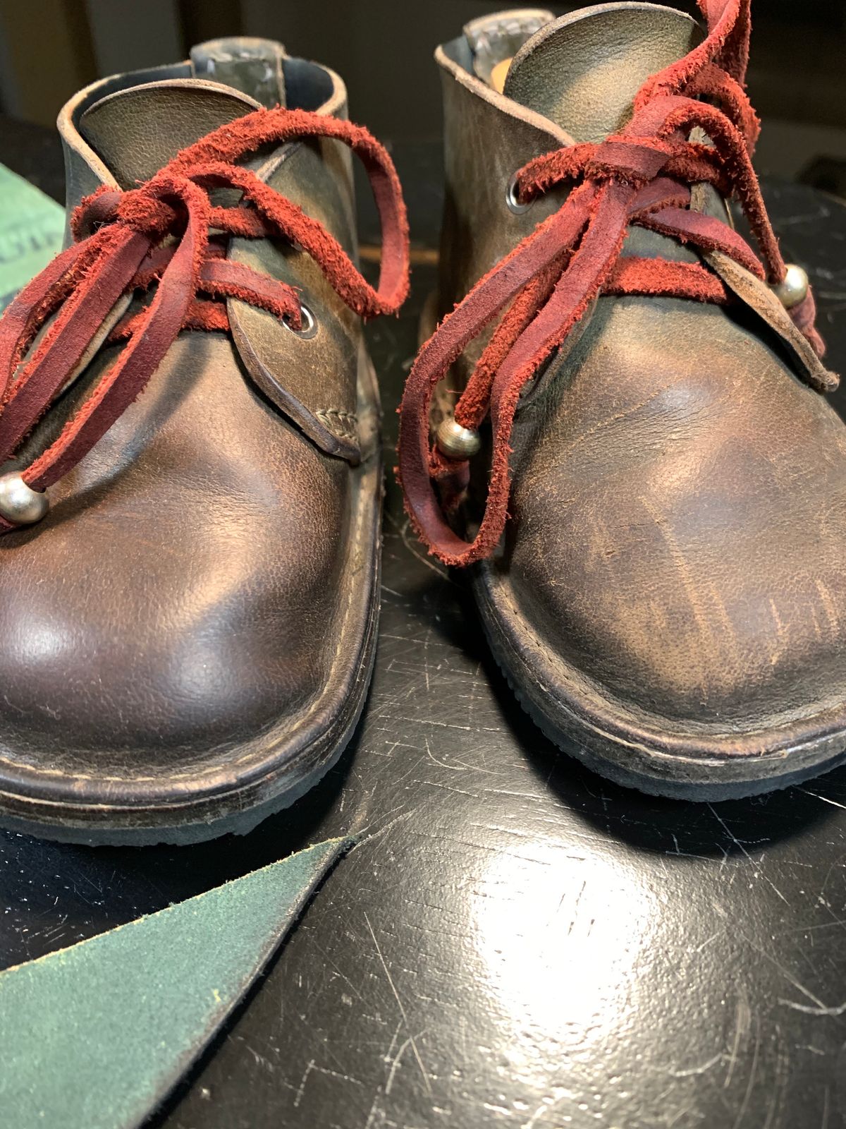 Photo by FrankLeeFineLeathers on April 8, 2021 of the Self-Made chukka in Horween Reverse Shell Cordovan.