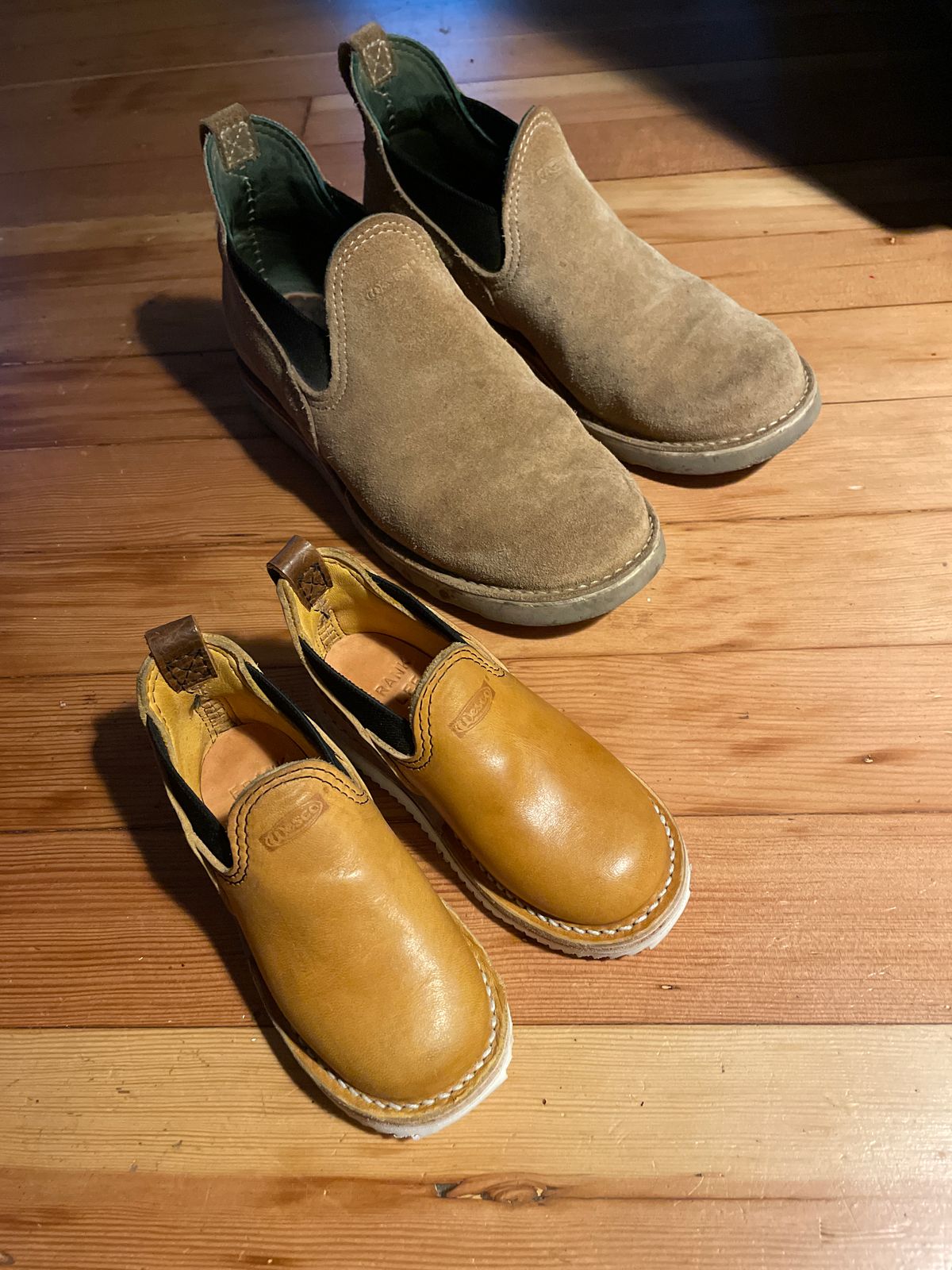 Photo by FrankLeeFineLeathers on October 3, 2023 of the Wesco Romeo in Maryam “ banana” horsebutt, Law shrunken bison, buckskin lined.