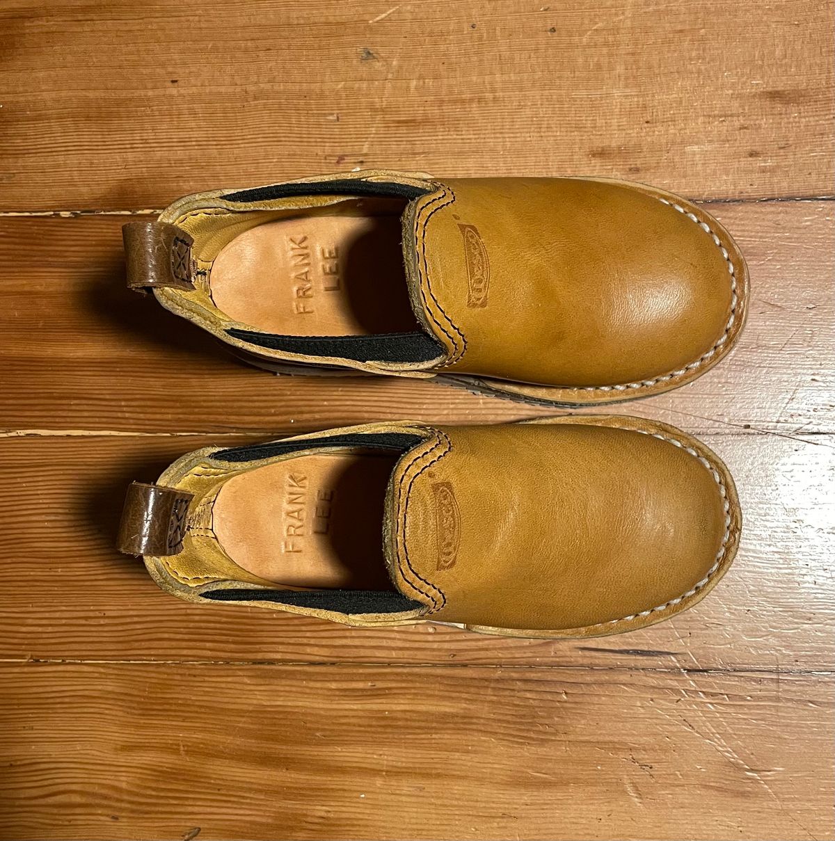 Photo by FrankLeeFineLeathers on October 3, 2023 of the Wesco Romeo in Maryam “ banana” horsebutt, Law shrunken bison, buckskin lined.