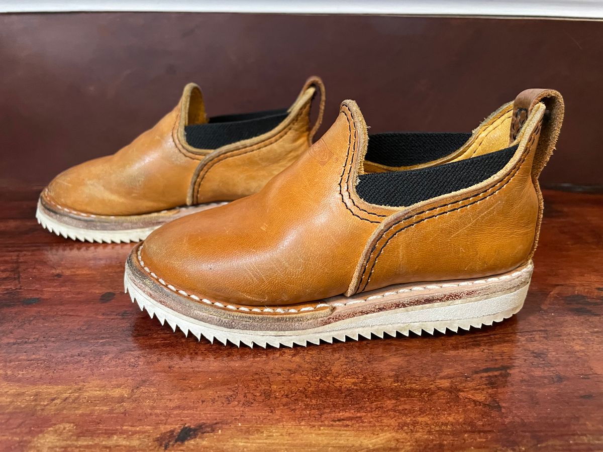 Photo by FrankLeeFineLeathers on November 3, 2023 of the Wesco Romeo in Maryam “ banana” horsebutt, Law shrunken bison, buckskin lined.