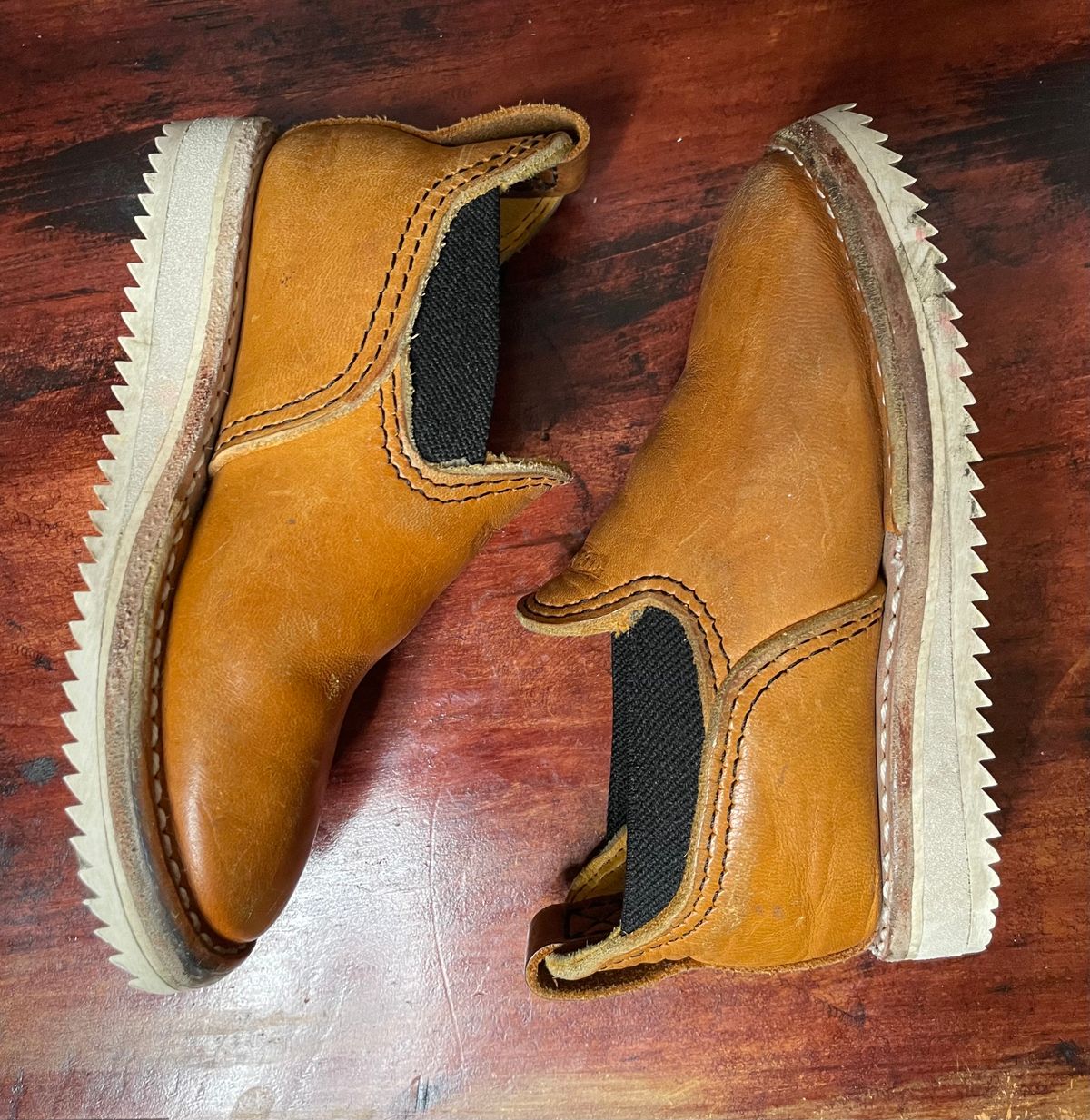 Photo by FrankLeeFineLeathers on November 3, 2023 of the Wesco Romeo in Maryam “ banana” horsebutt, Law shrunken bison, buckskin lined.