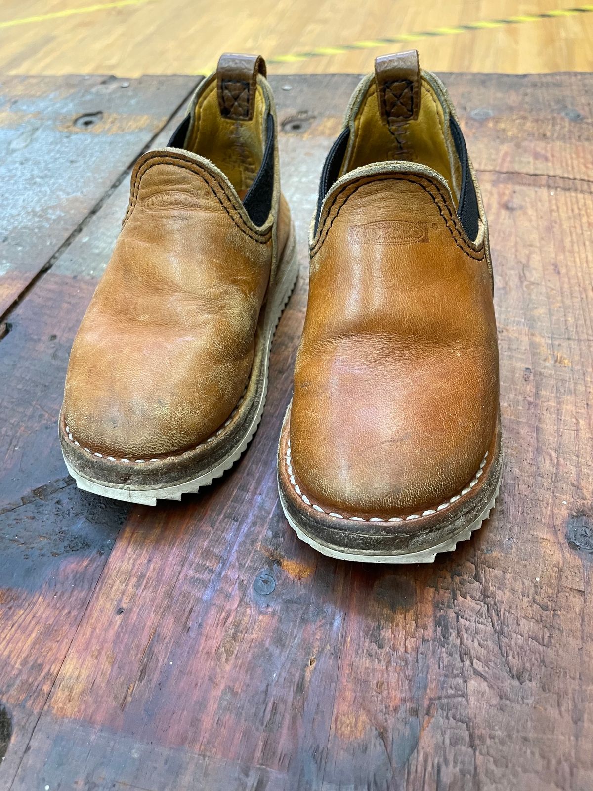Photo by FrankLeeFineLeathers on December 5, 2023 of the Wesco Romeo in Maryam “ banana” horsebutt, Law shrunken bison, buckskin lined.