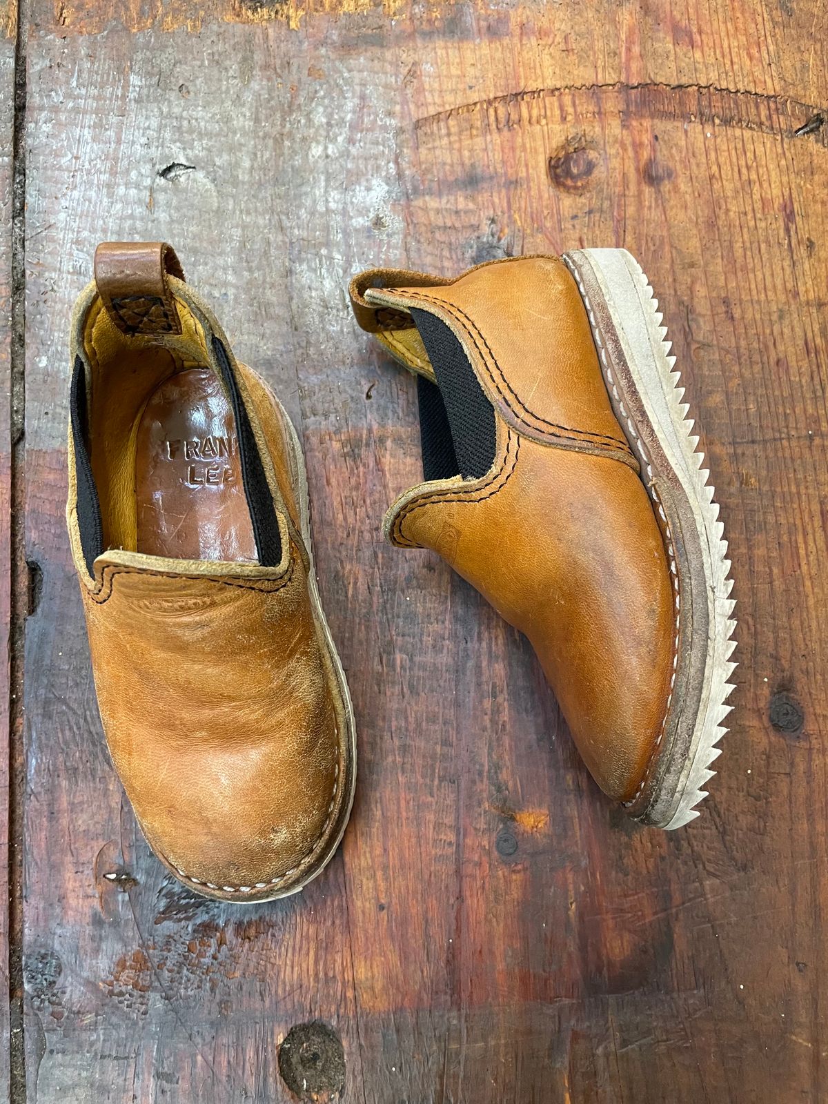 Photo by FrankLeeFineLeathers on December 5, 2023 of the Wesco Romeo in Maryam “ banana” horsebutt, Law shrunken bison, buckskin lined.