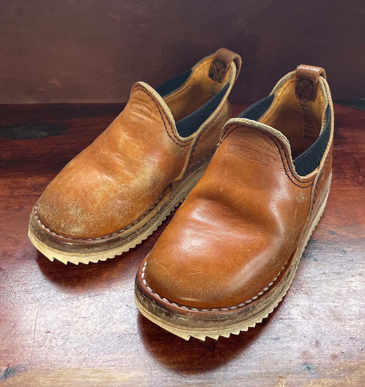 Photo by FrankLeeFineLeathers on January 5, 2024 of the Wesco Romeo in Maryam “ banana” horsebutt, Law shrunken bison, buckskin lined.