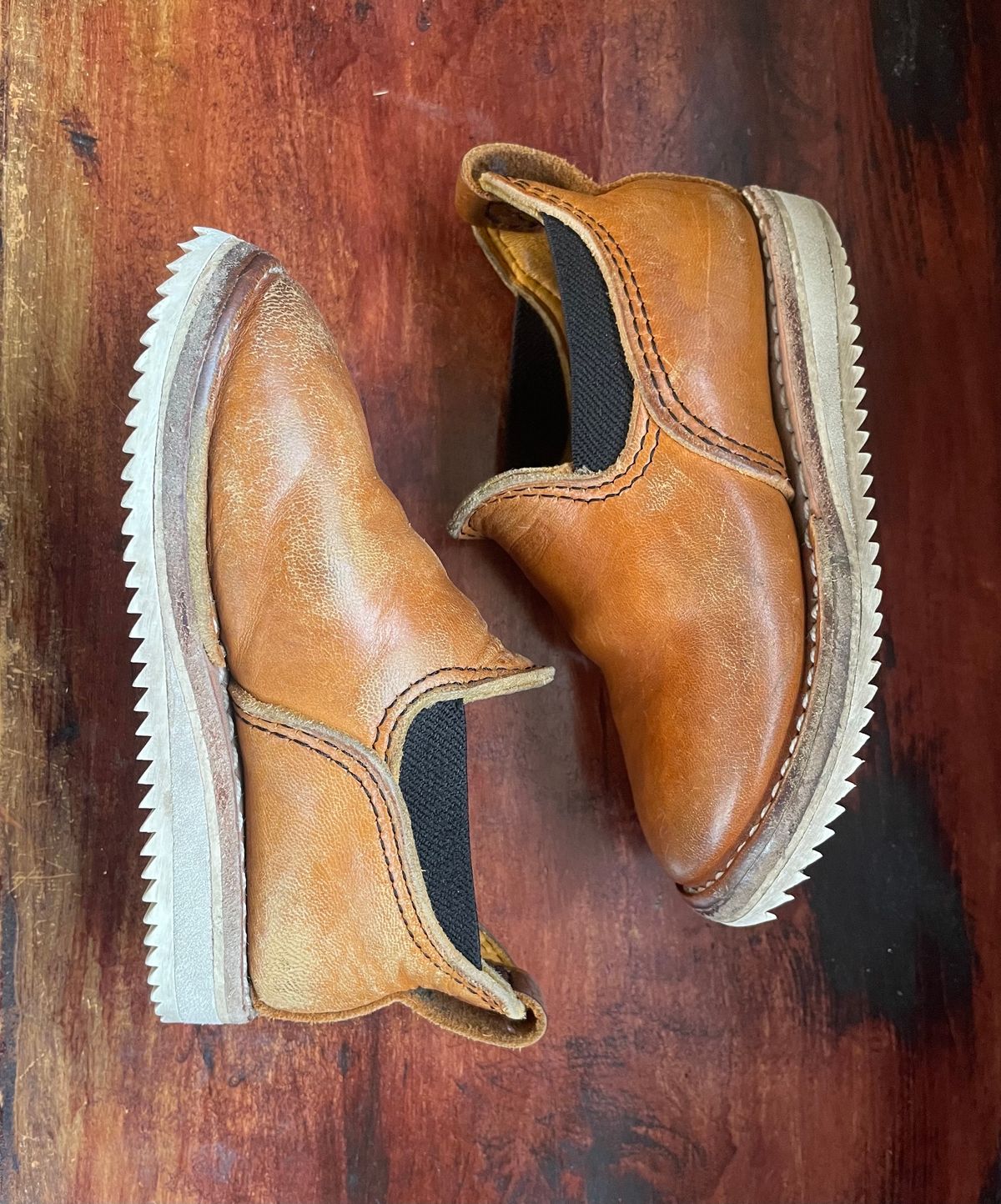 Photo by FrankLeeFineLeathers on January 5, 2024 of the Wesco Romeo in Maryam “ banana” horsebutt, Law shrunken bison, buckskin lined.