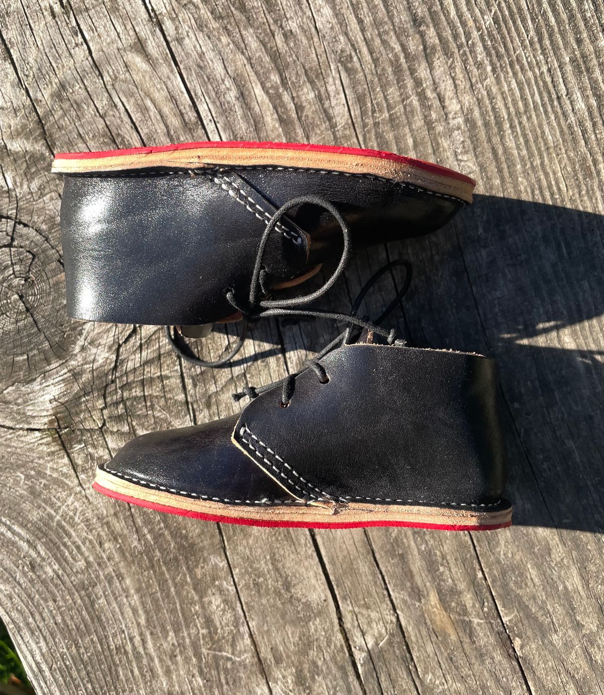 Photo by FrankLeeFineLeathers on October 5, 2023 of the Dad Chukka in Maryam Black Horsebutt.