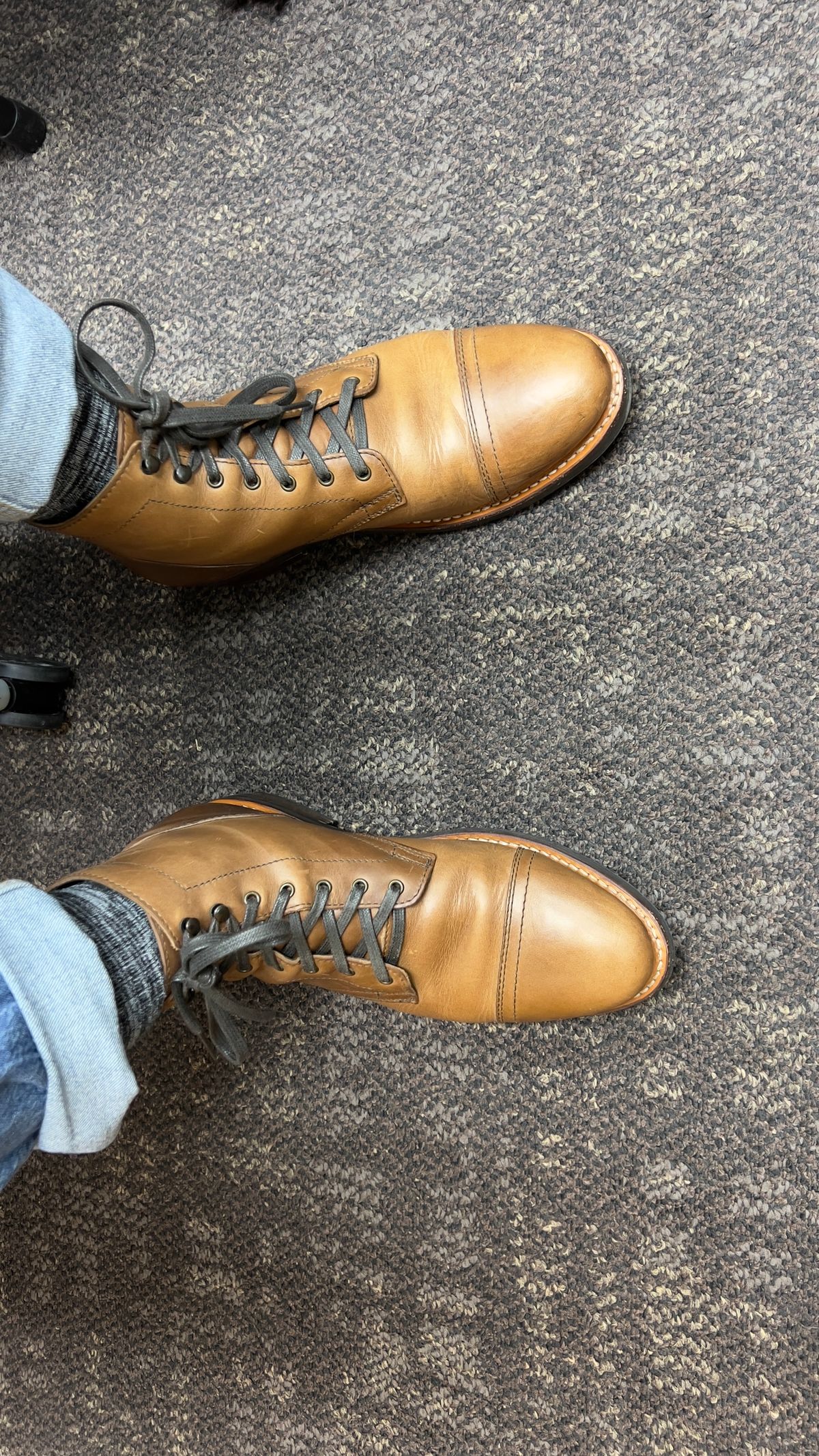 Photo by Smittysan on February 9, 2023 of the Thursday Captain in Horween Natural Chromexcel.