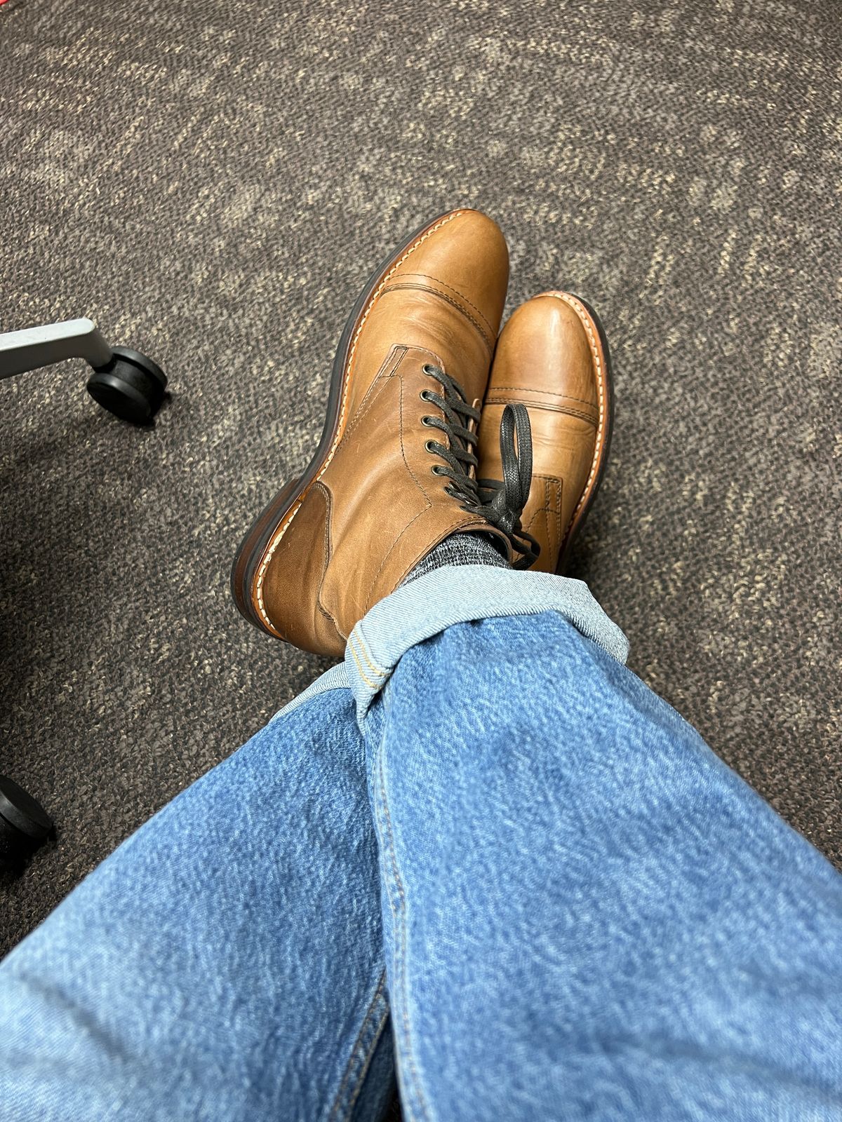 Photo by Smittysan on February 9, 2023 of the Thursday Captain in Horween Natural Chromexcel.